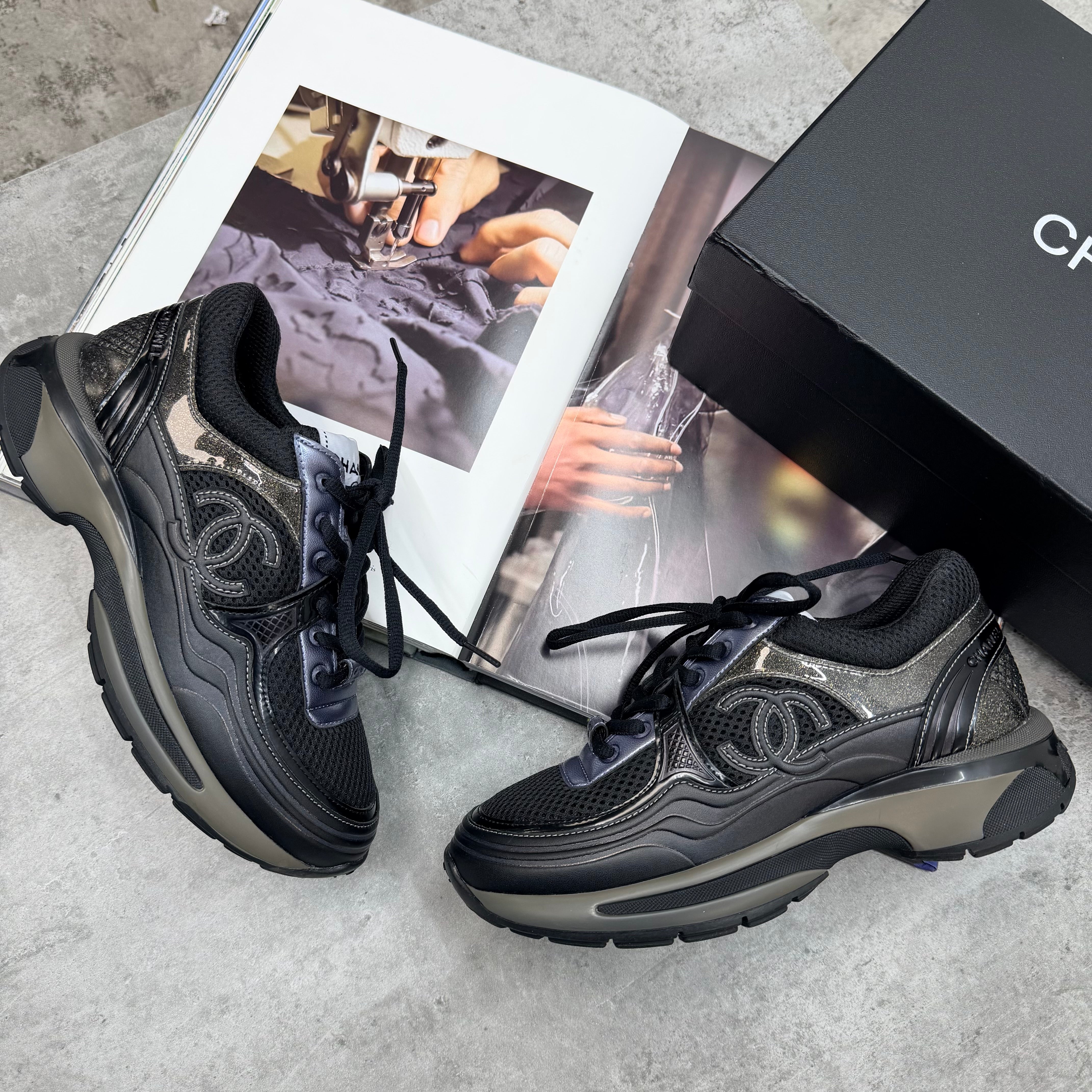 C - WOMENS TRAINER - BLACK