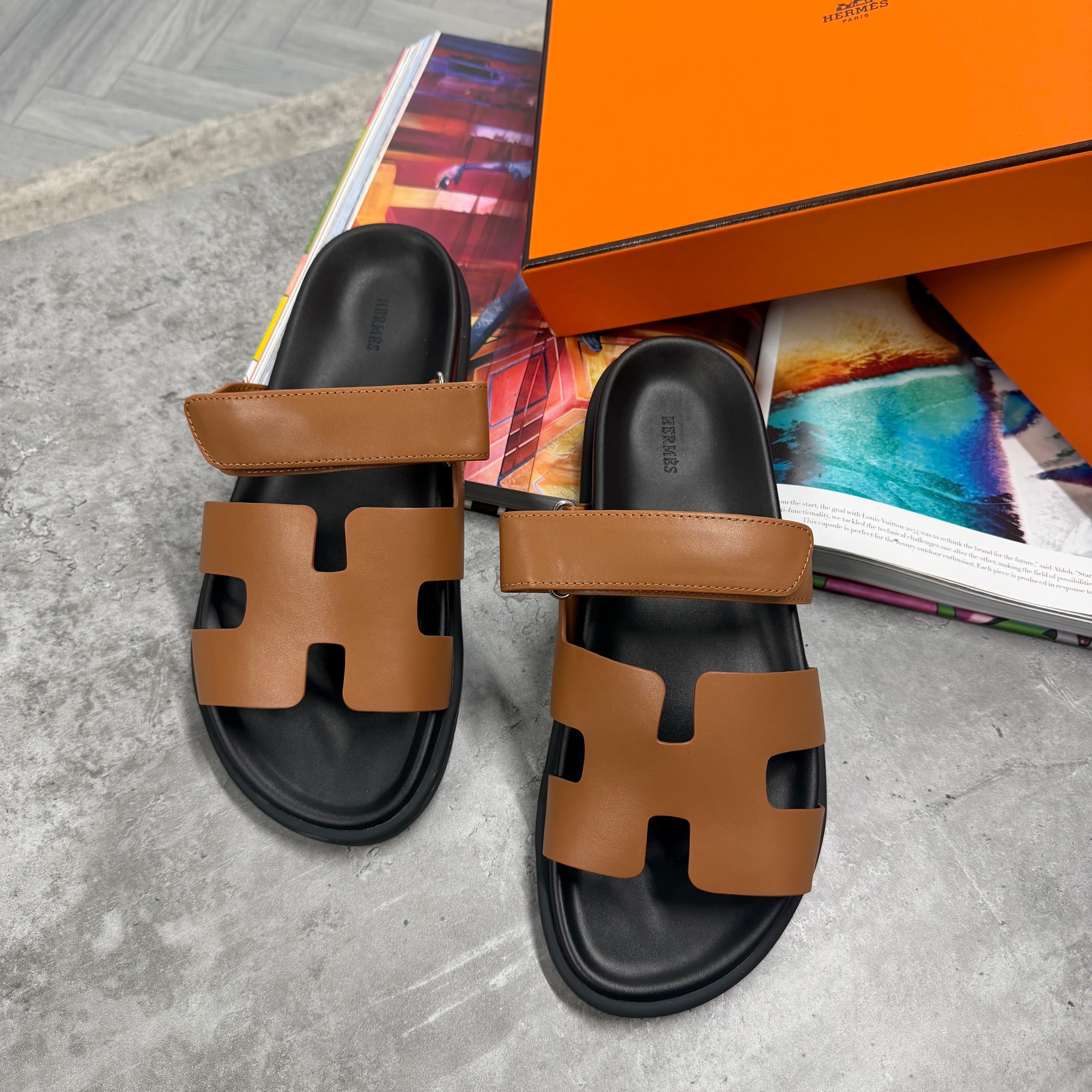 (PRE ORDER) H STRAP SLIDES - TAN