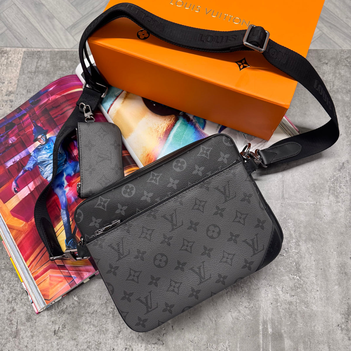 LVE TRIO MESSENGER BAG - BLACK / GREY