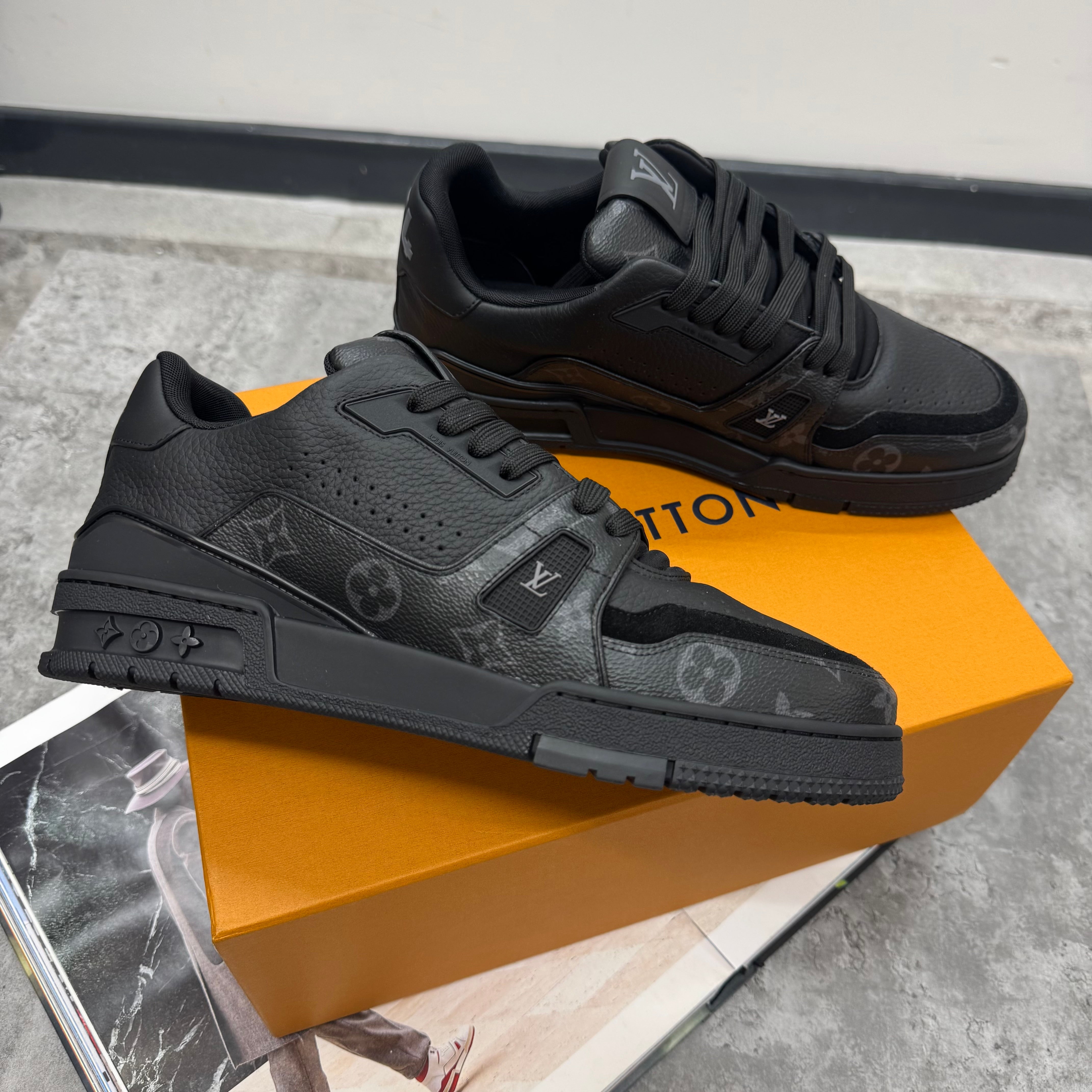 LVE - MONOGRAM TRAINERS - BLACK