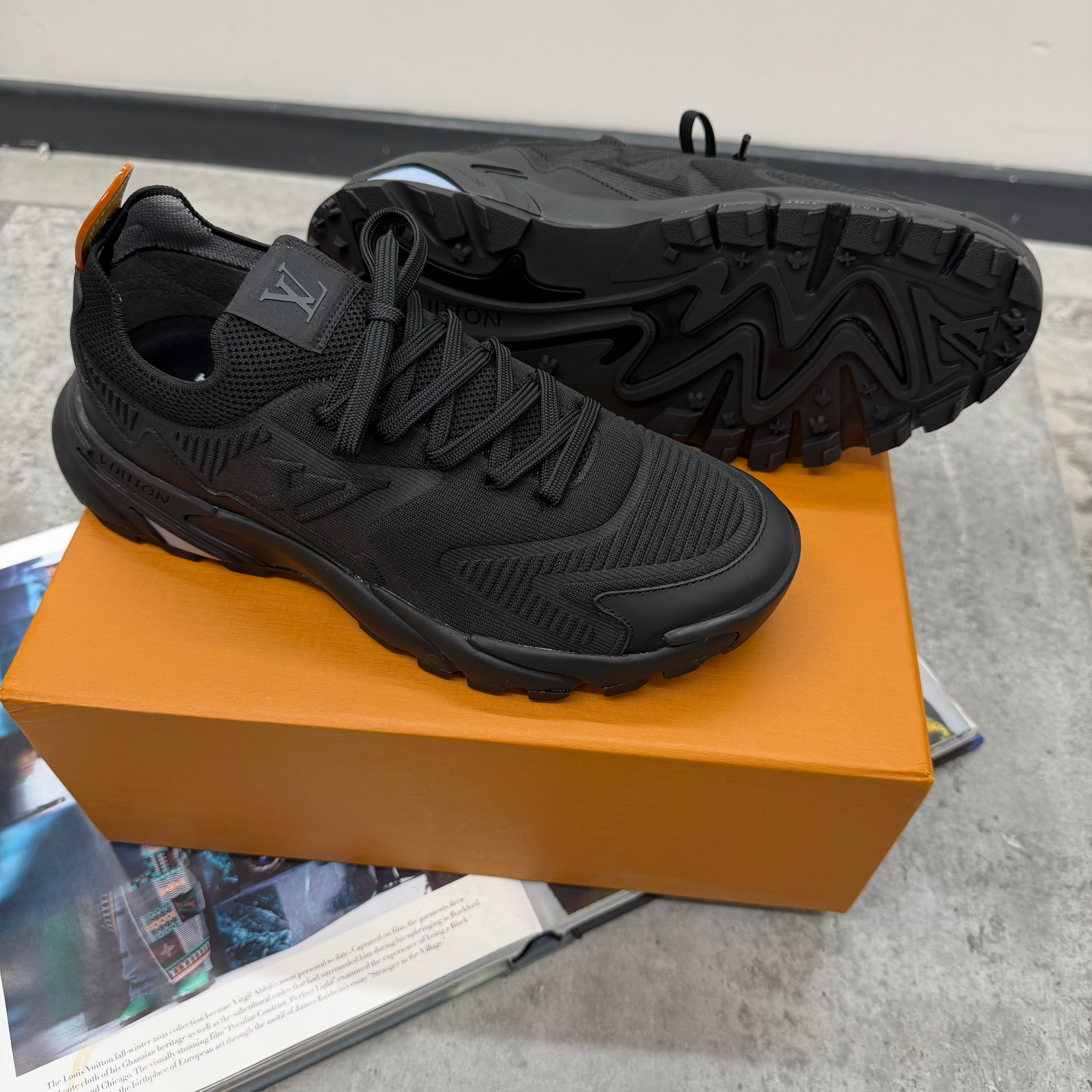 LVE - TACTIC TRAINERS - TRIPLE BLACK