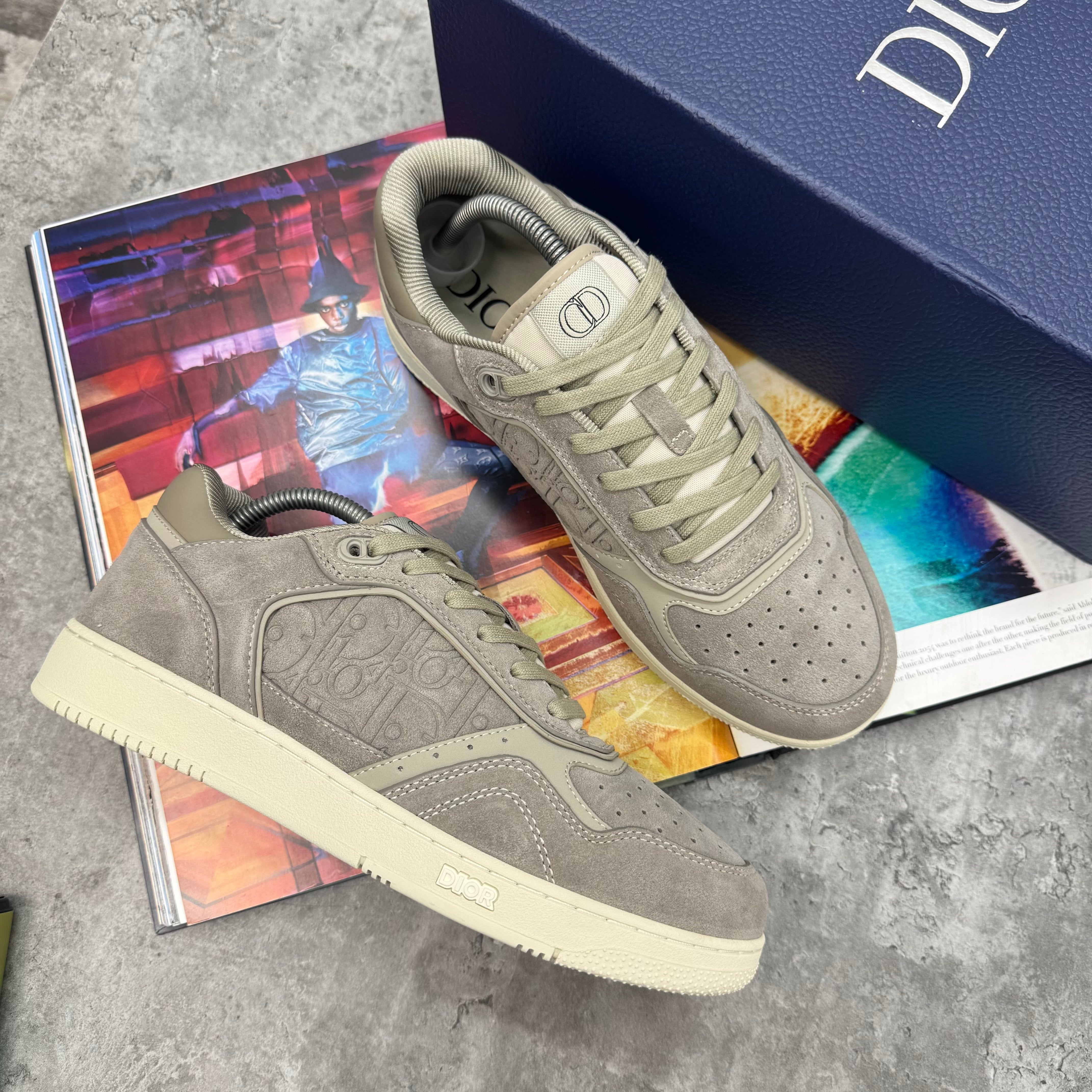 B27 - TRAINER - GREY SUEDE