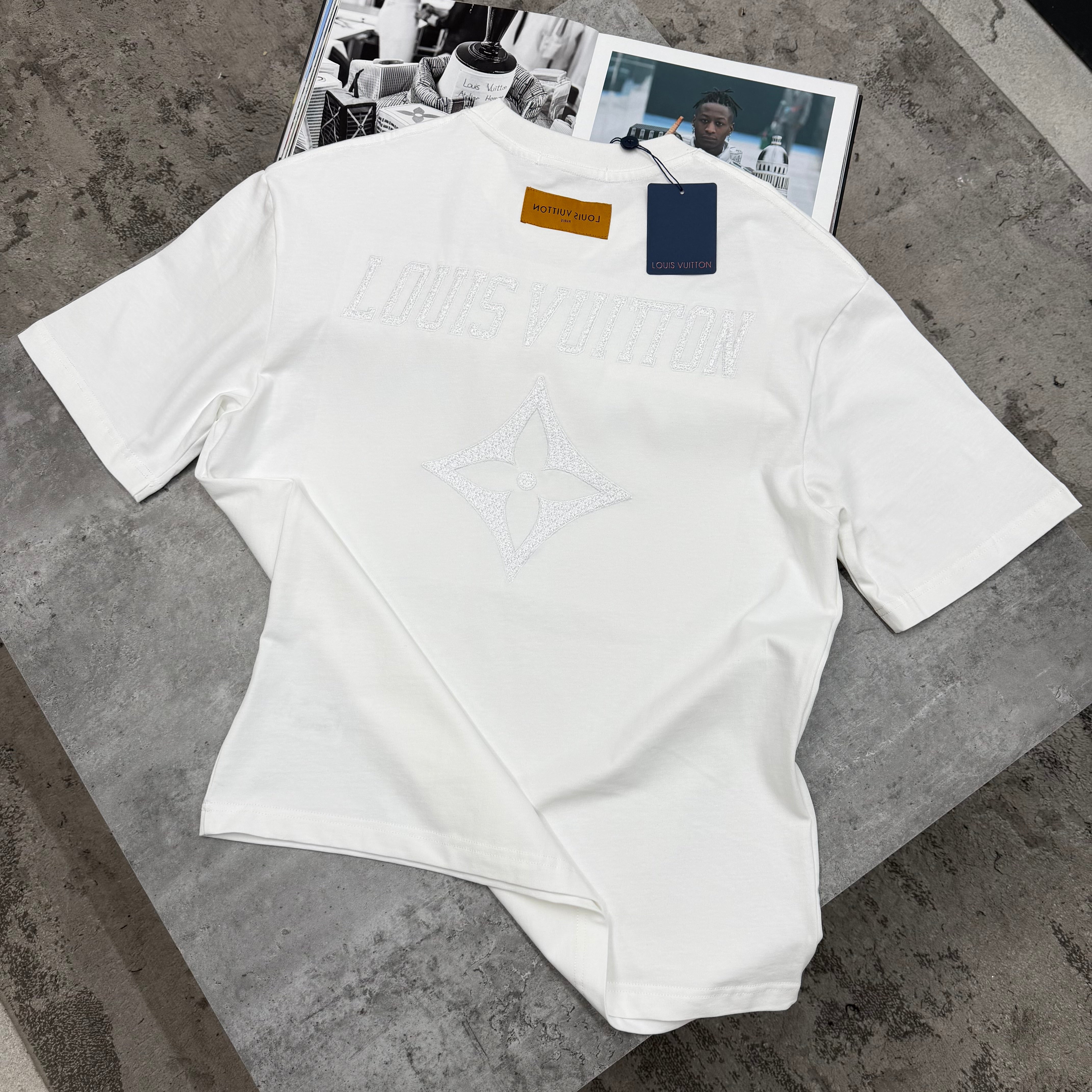 LVE - CENTRE LOGO T-SHIRT - WHITE