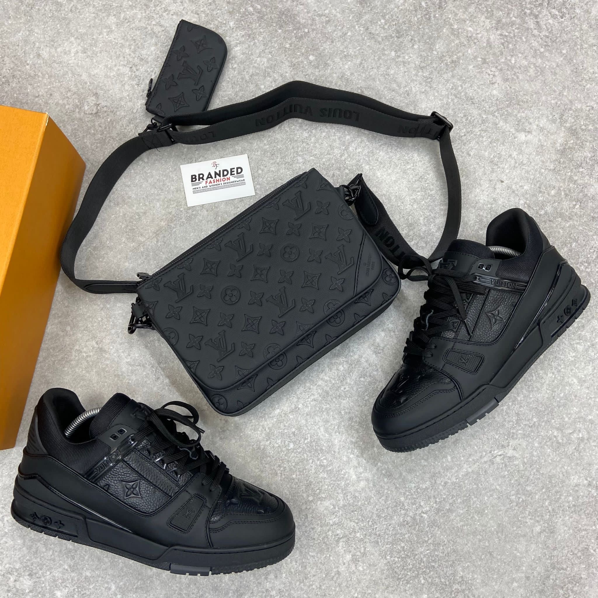 (PRE-ORDER) LVE - TRAINERS - BLACK
