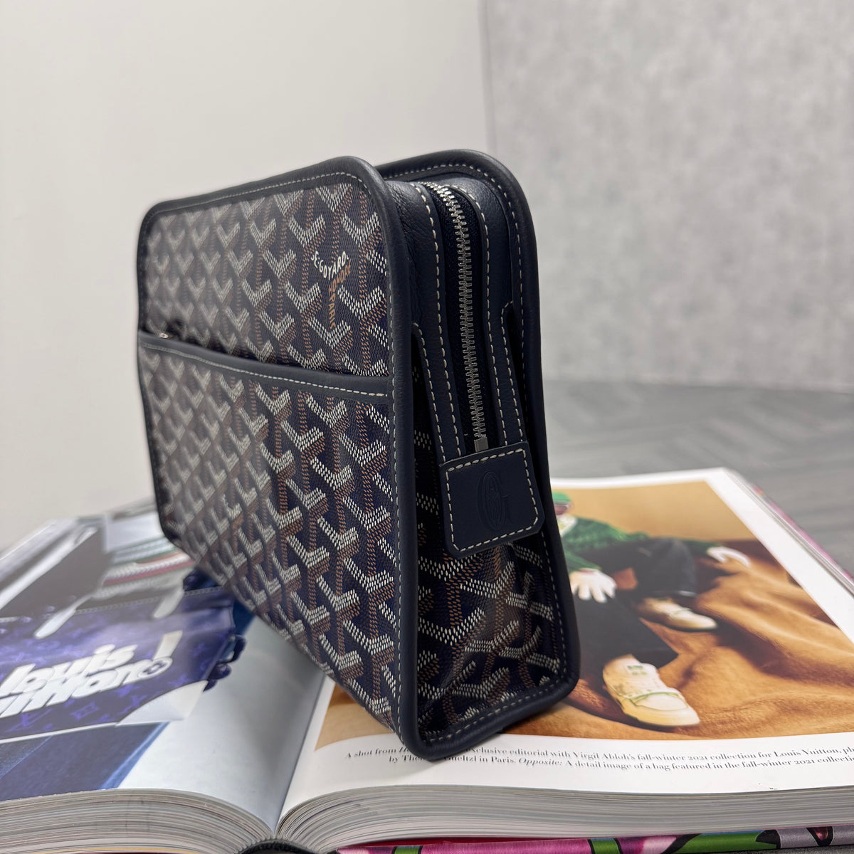 (PRE ORDER) GYRD POUCH BAG - NAVY