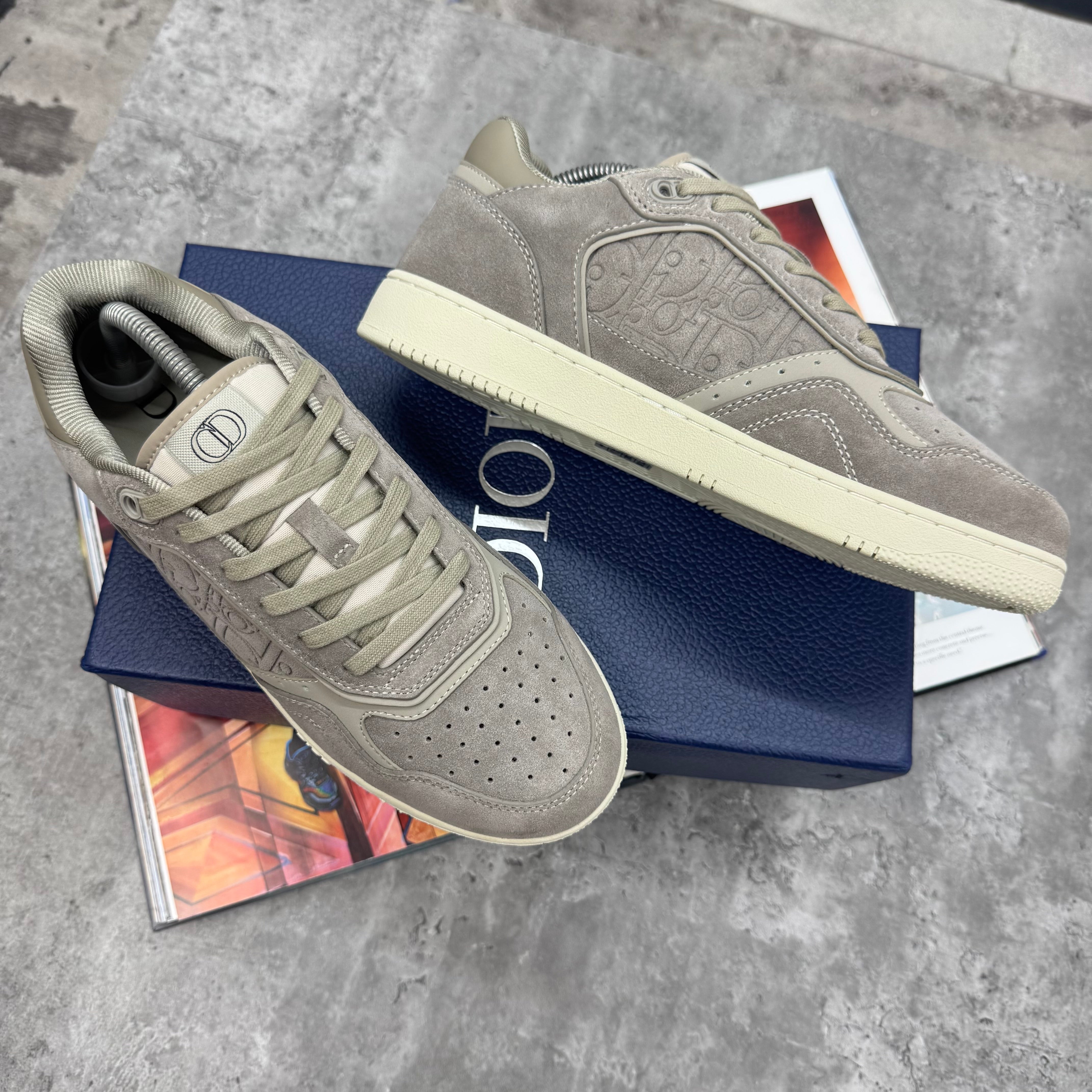 B27 - TRAINER - GREY SUEDE