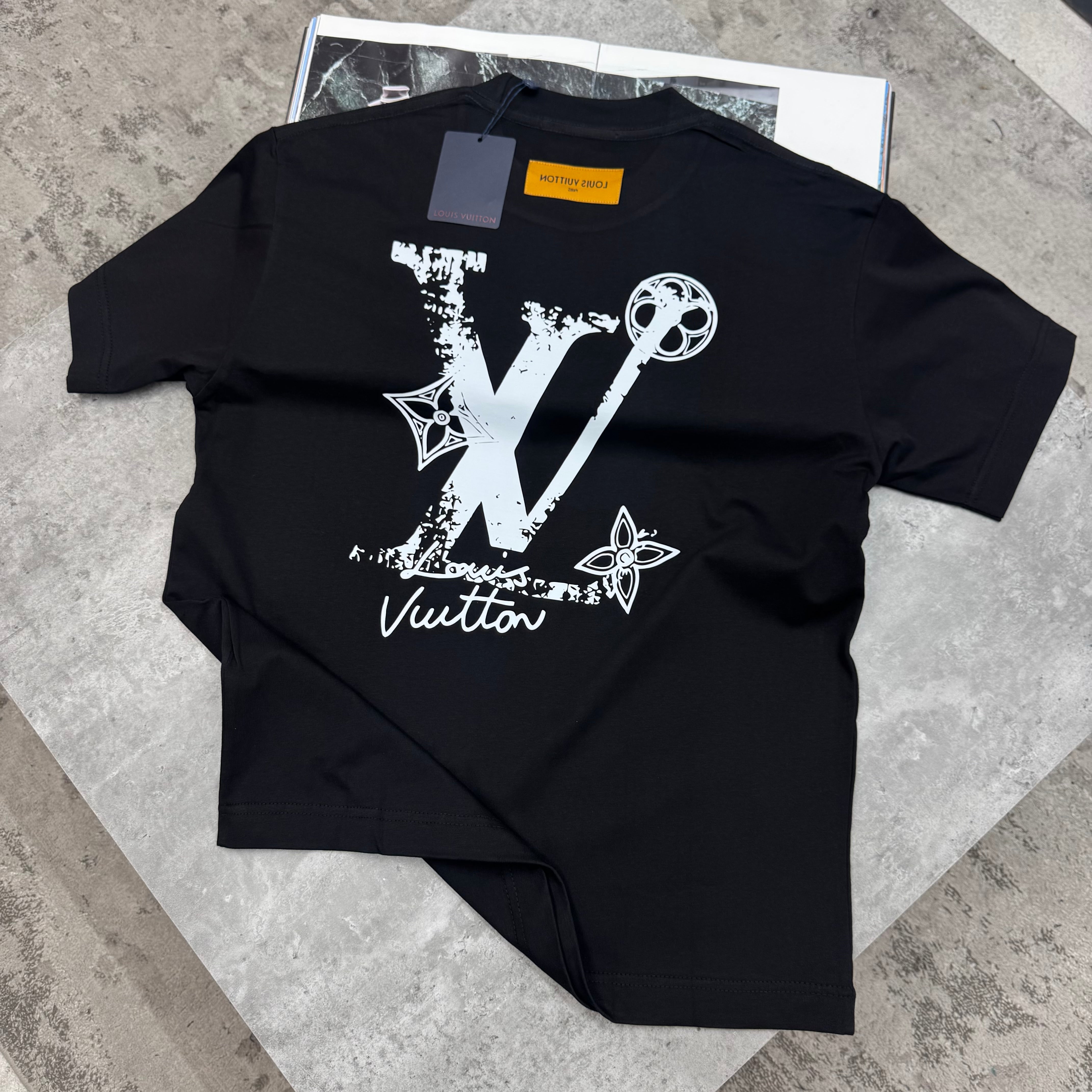 LVE - T-SHIRT - BLACK