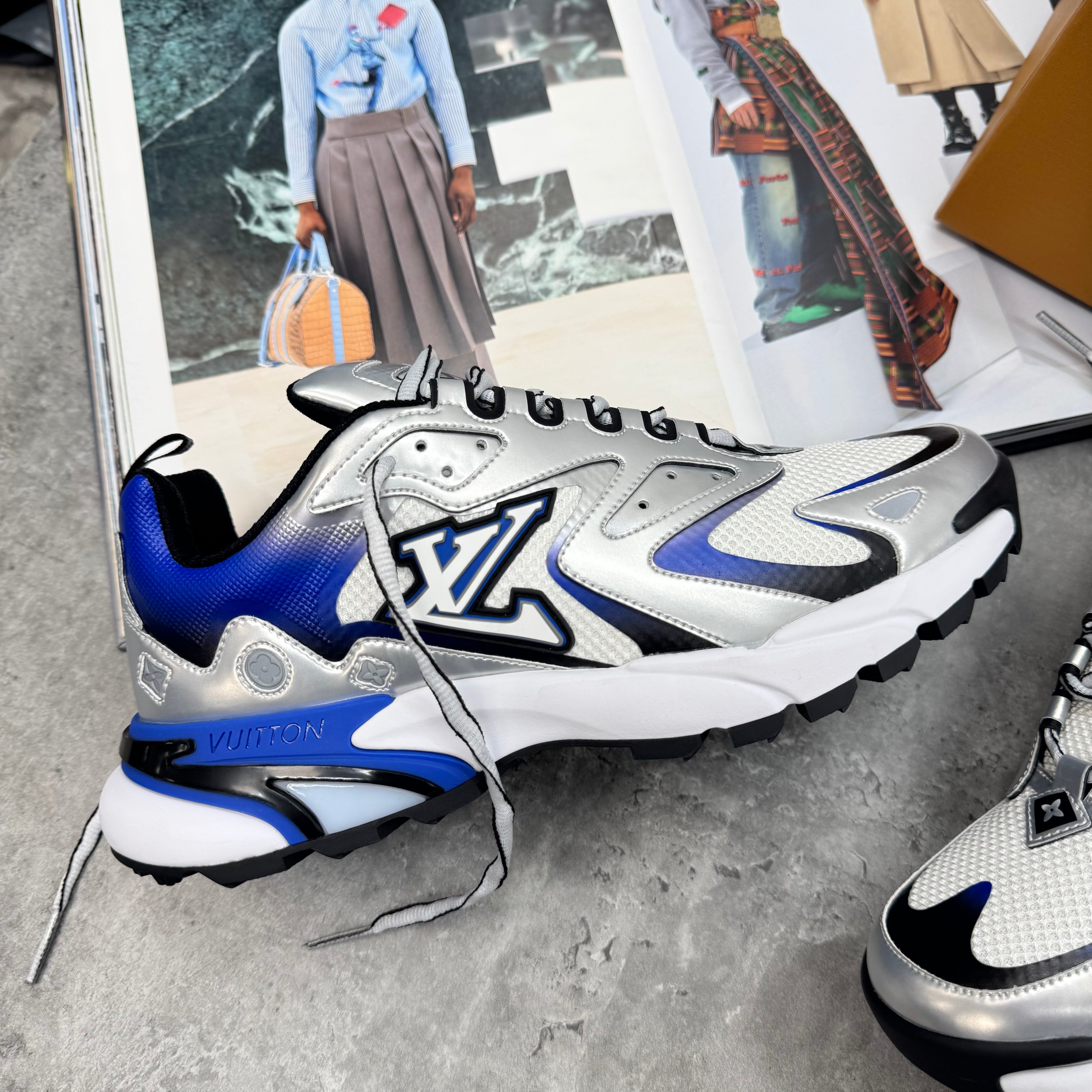 (PRE-ORDER) LVE - TACTIC TRAINERS - SILVER/NAVY
