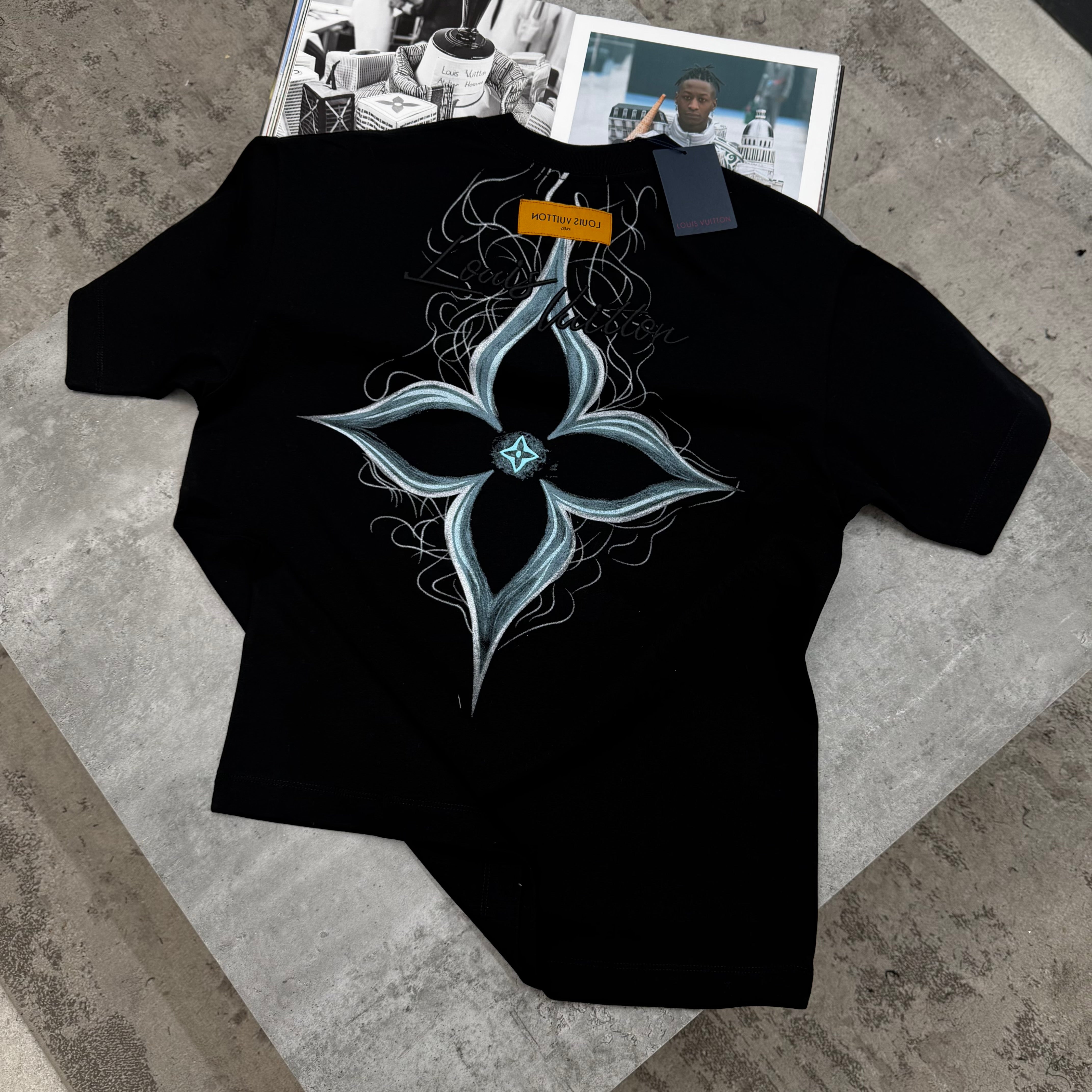 LVE - T-SHIRT - BLACK