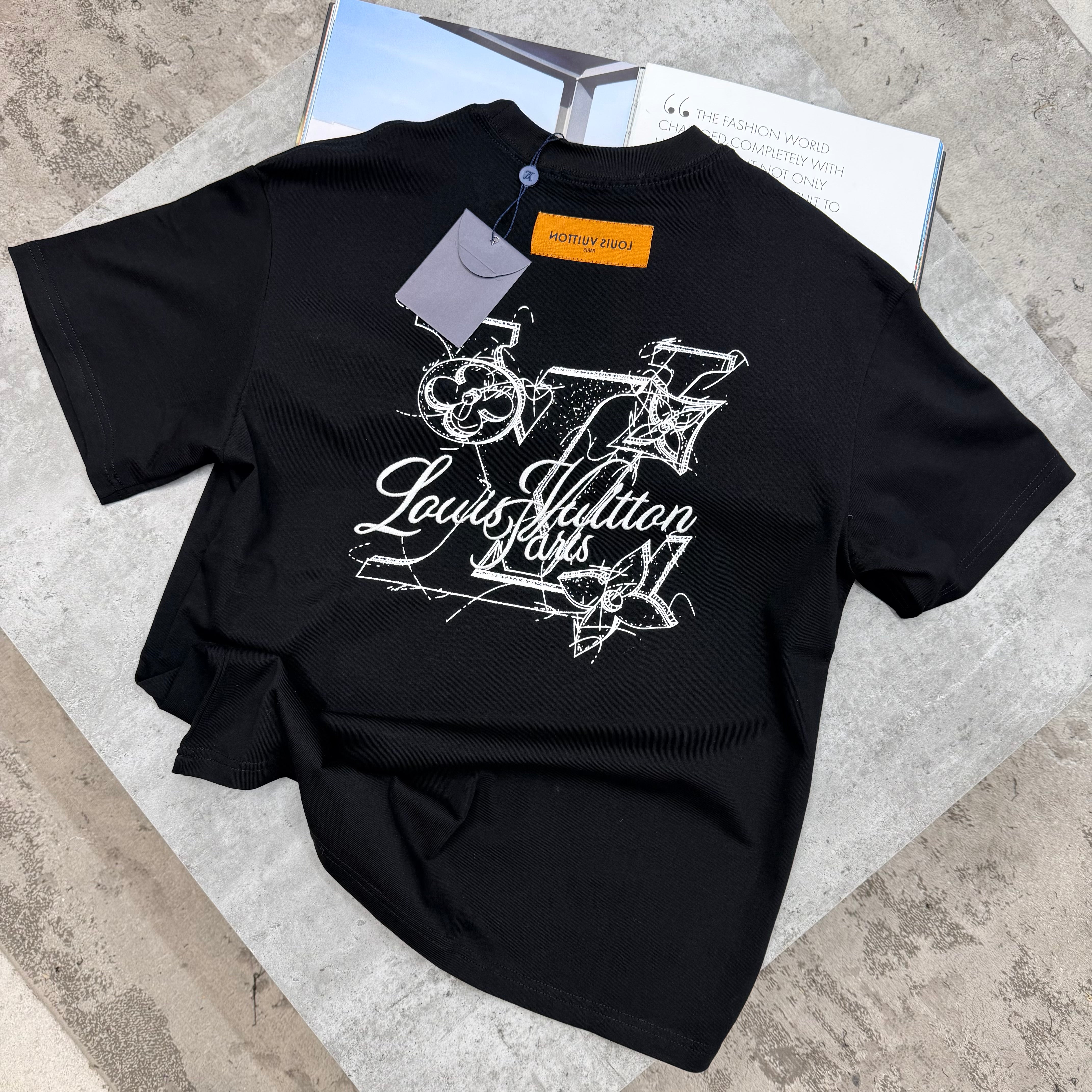 LVE - T-SHIRT - BLACK