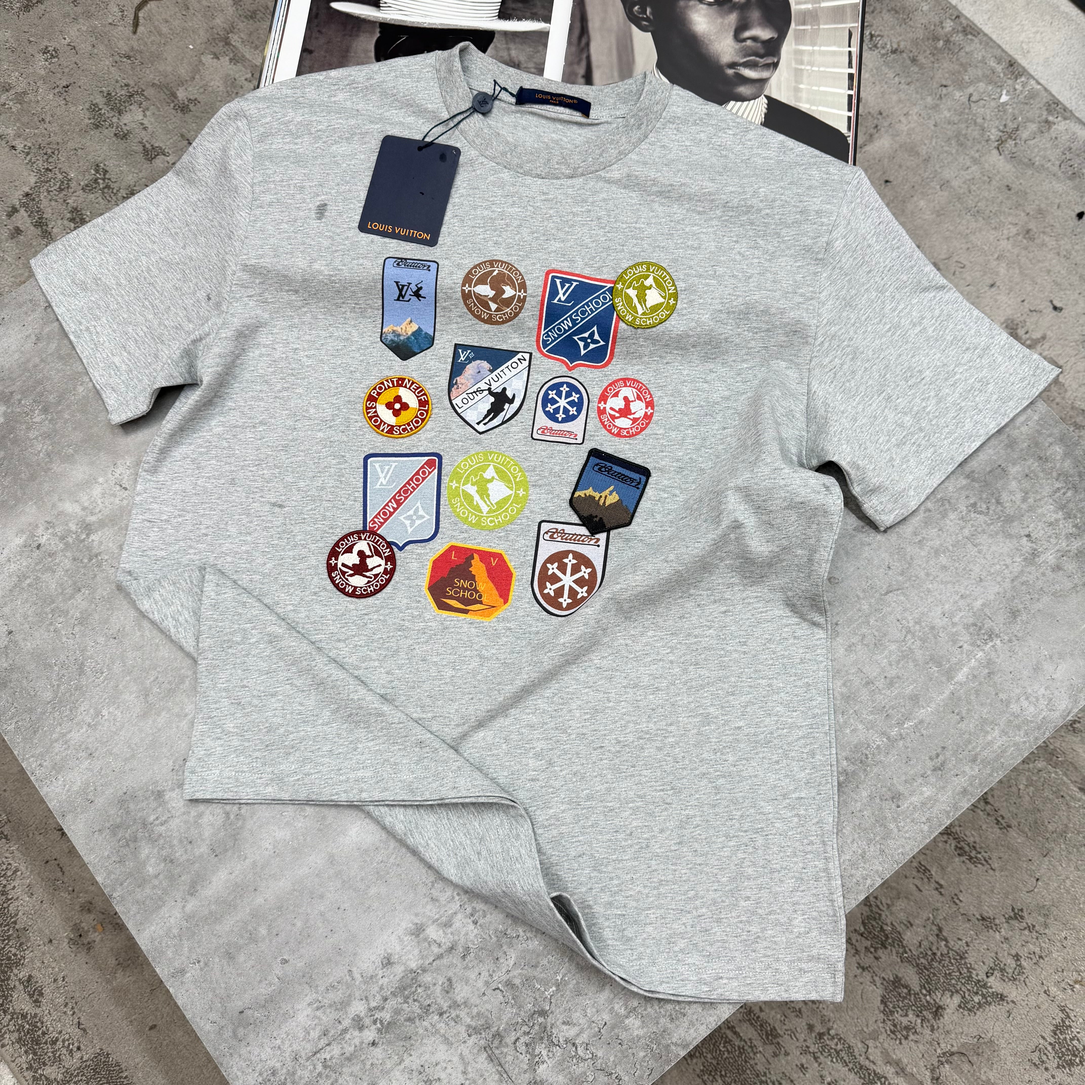 LVE - T-SHIRT - GREY