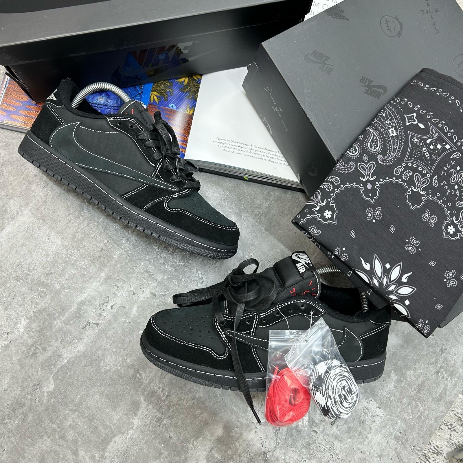 N X TS - AIR JORDAN 1 - PHANTOM BLACK