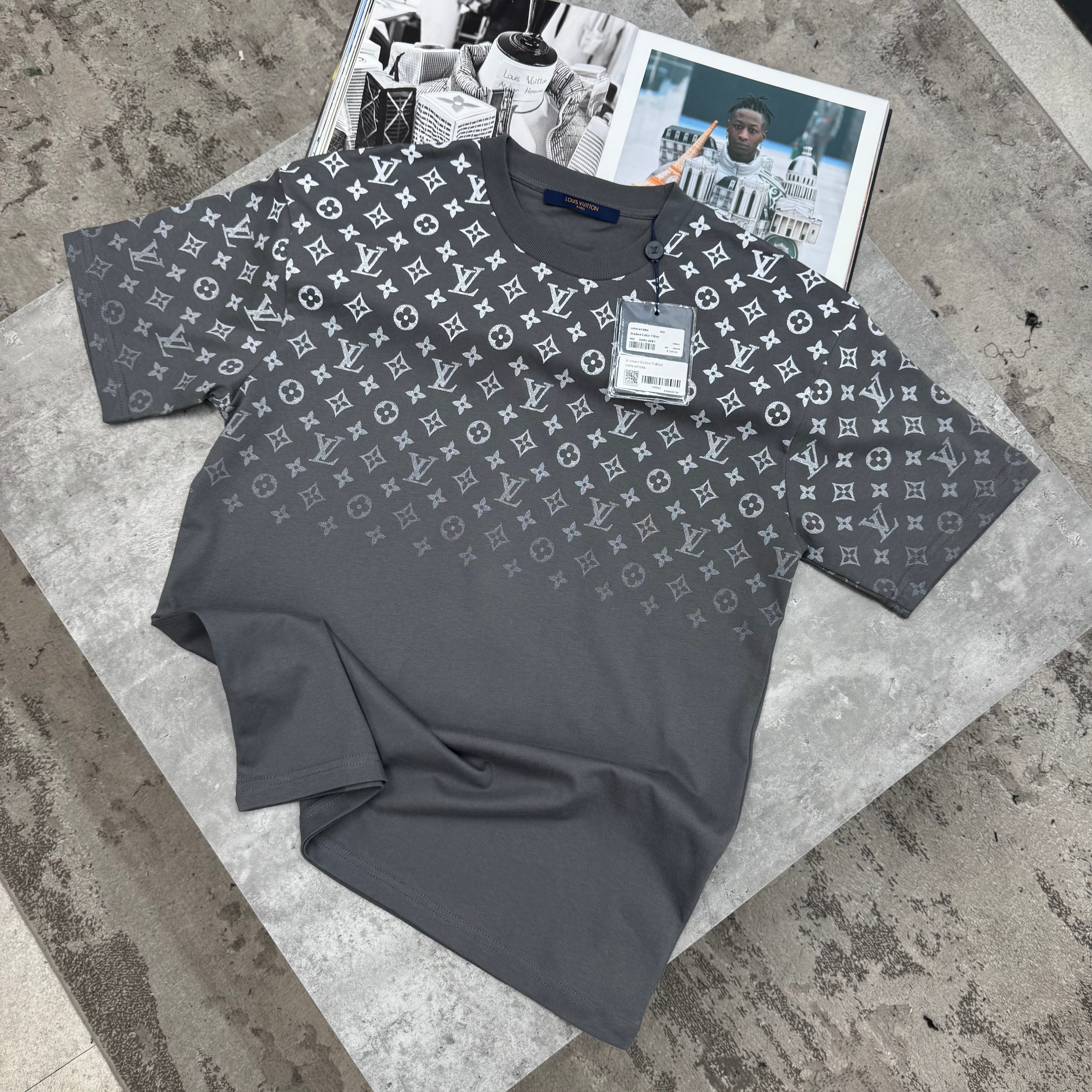 LVE - MONOGRAM T-SHIRT - CHARCOAL
