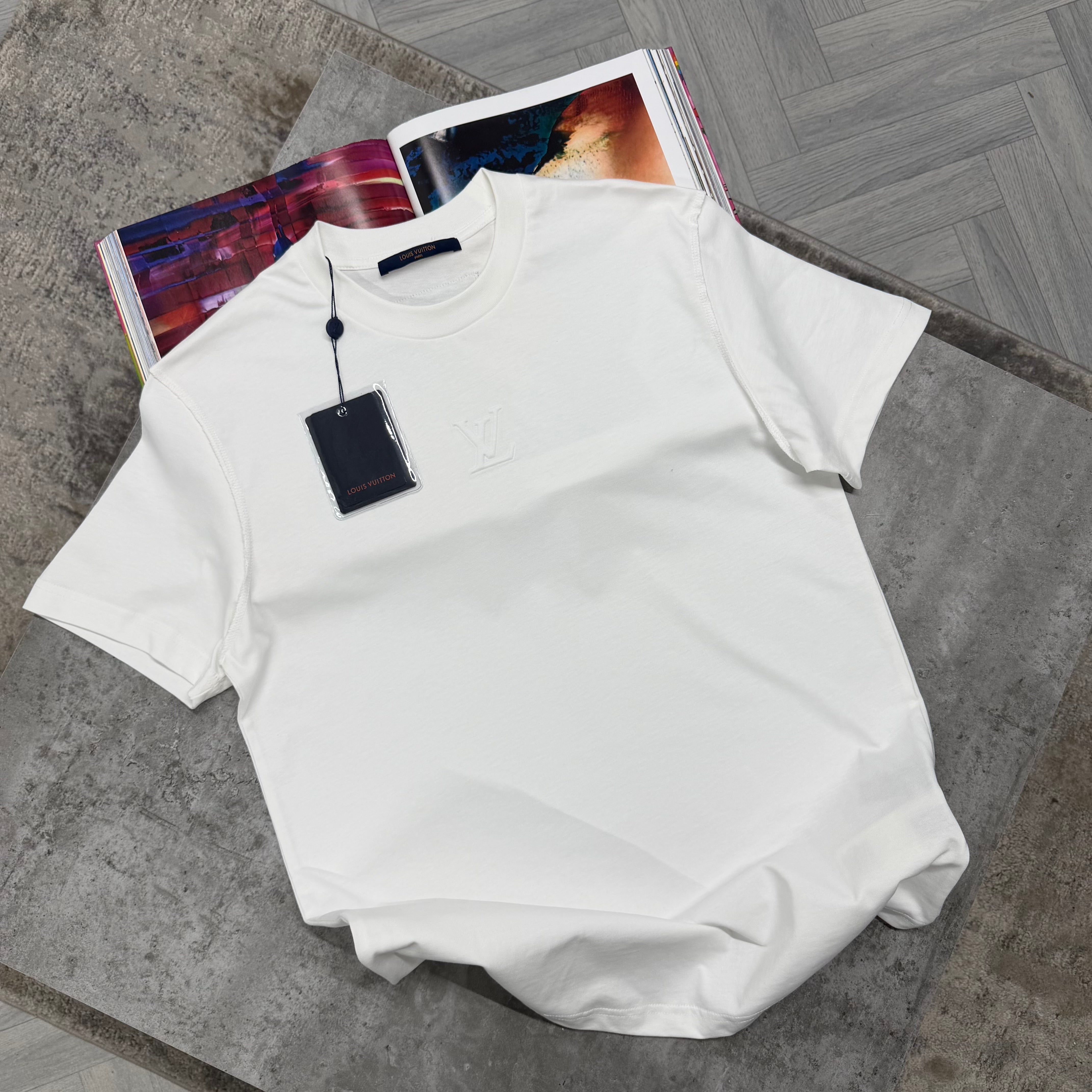 LVE CENTRE LOGO T SHIRT - WHITE