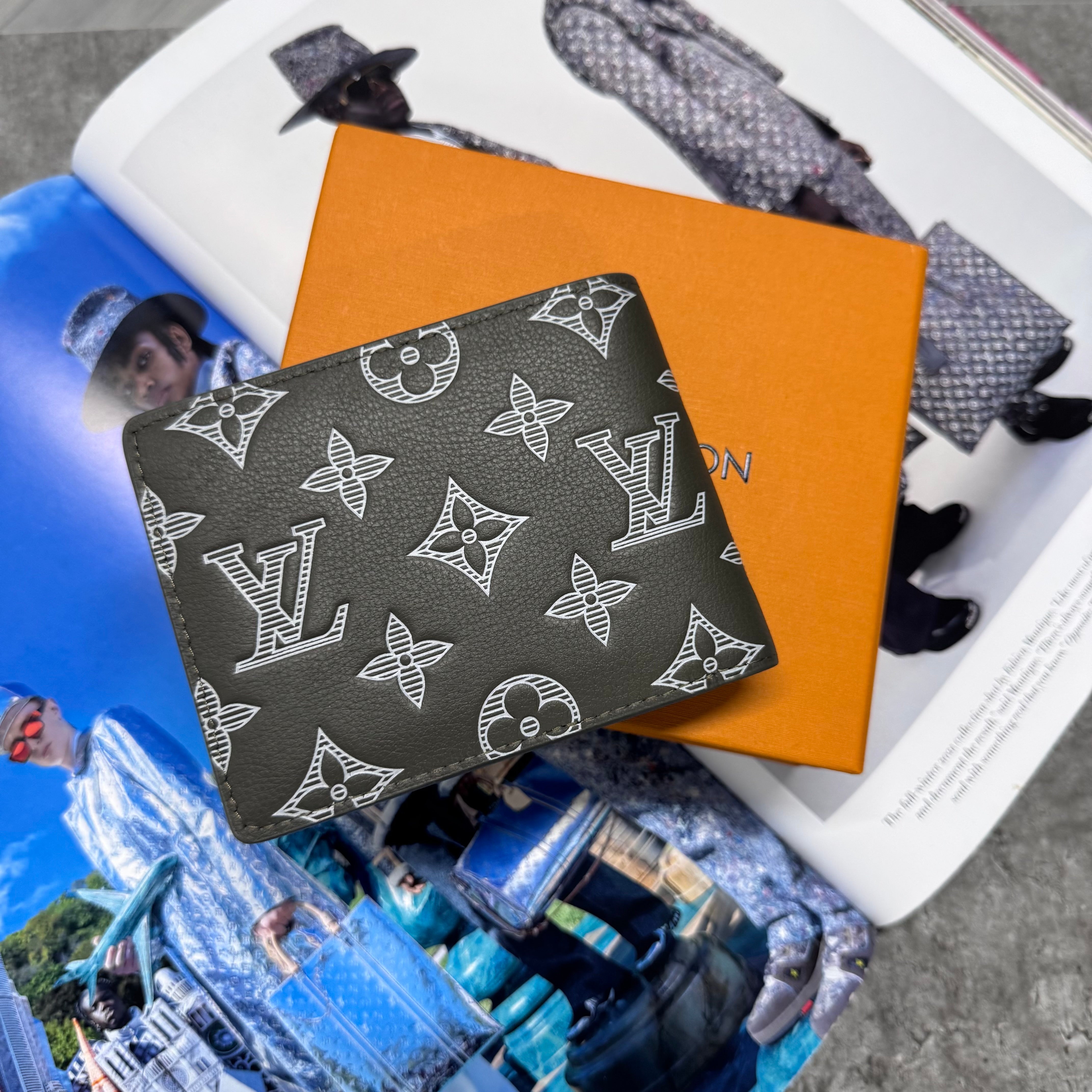 (PRE ORDER) LVE MONOGRAM WALLET - KHAKI