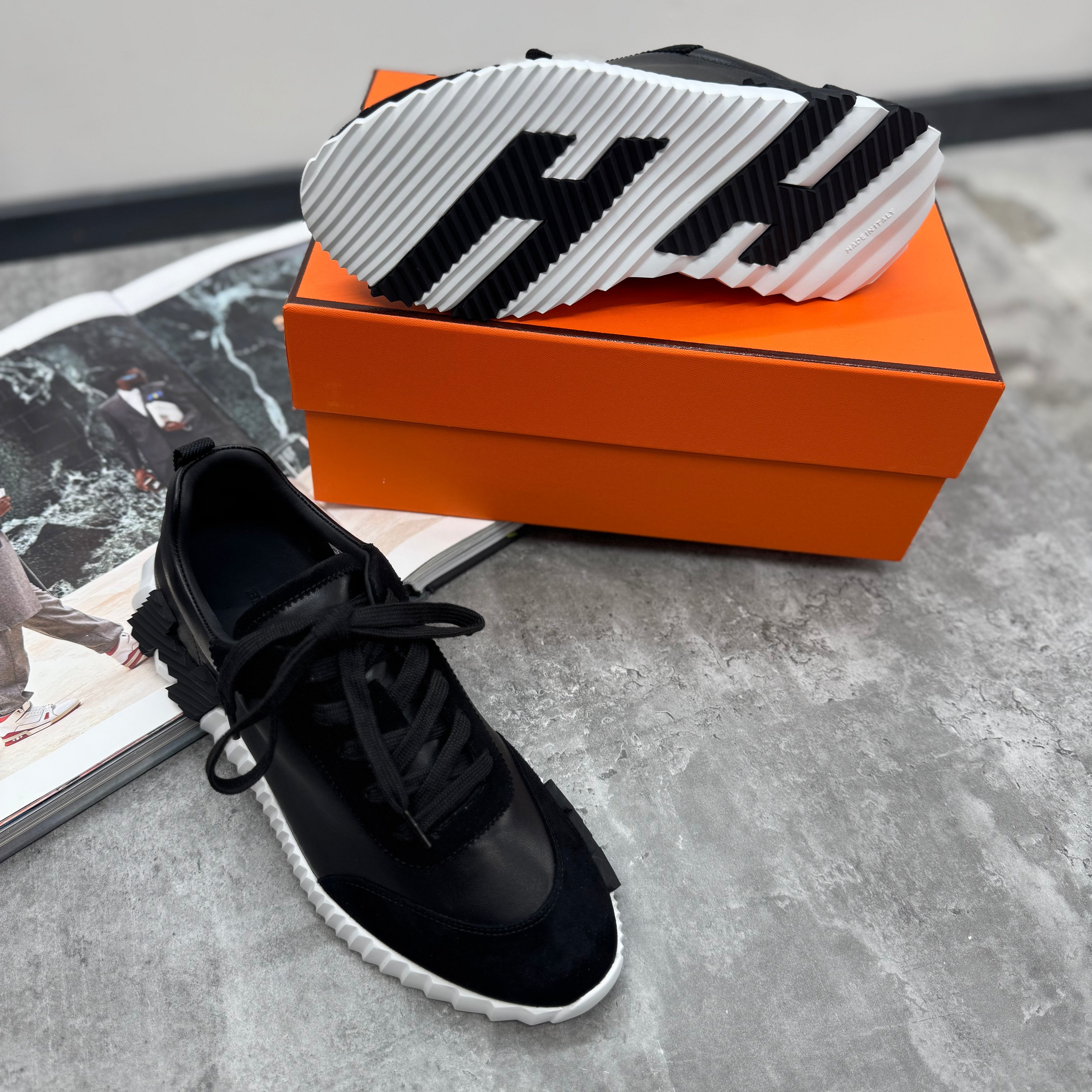 (PRE-ORDER) HMES - BOUNCING LEATHER TRAINERS - BLACK/WHITE