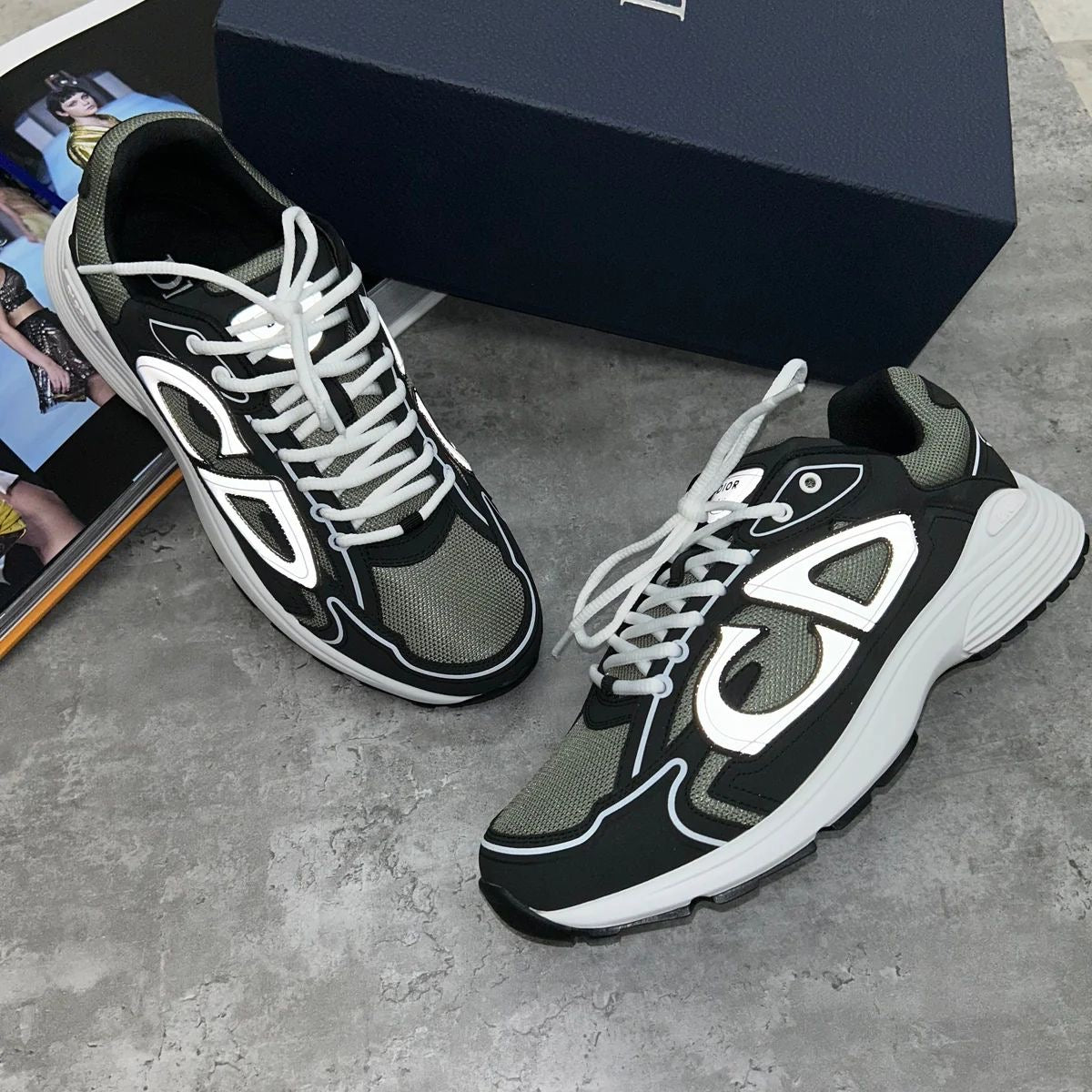 B30 - TRAINER - BLACK/KHAKI