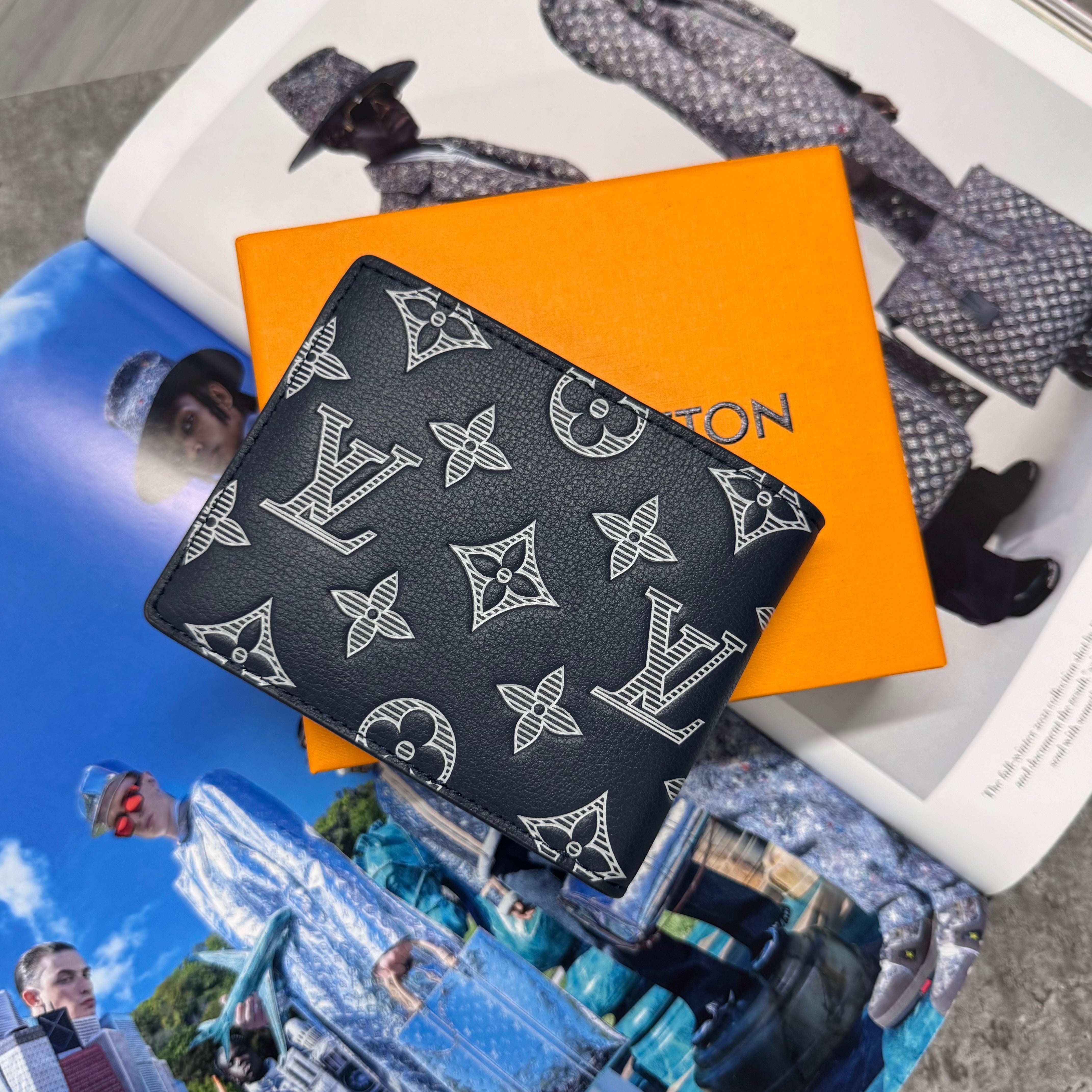 LVE MONOGRAM WALLET - NAVY / WHITE