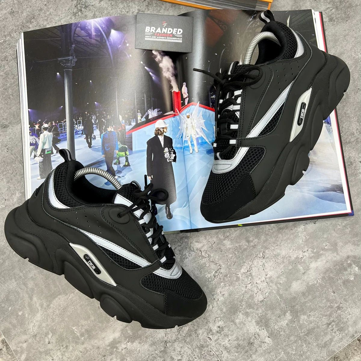 B22 - TRAINERS - BLACK