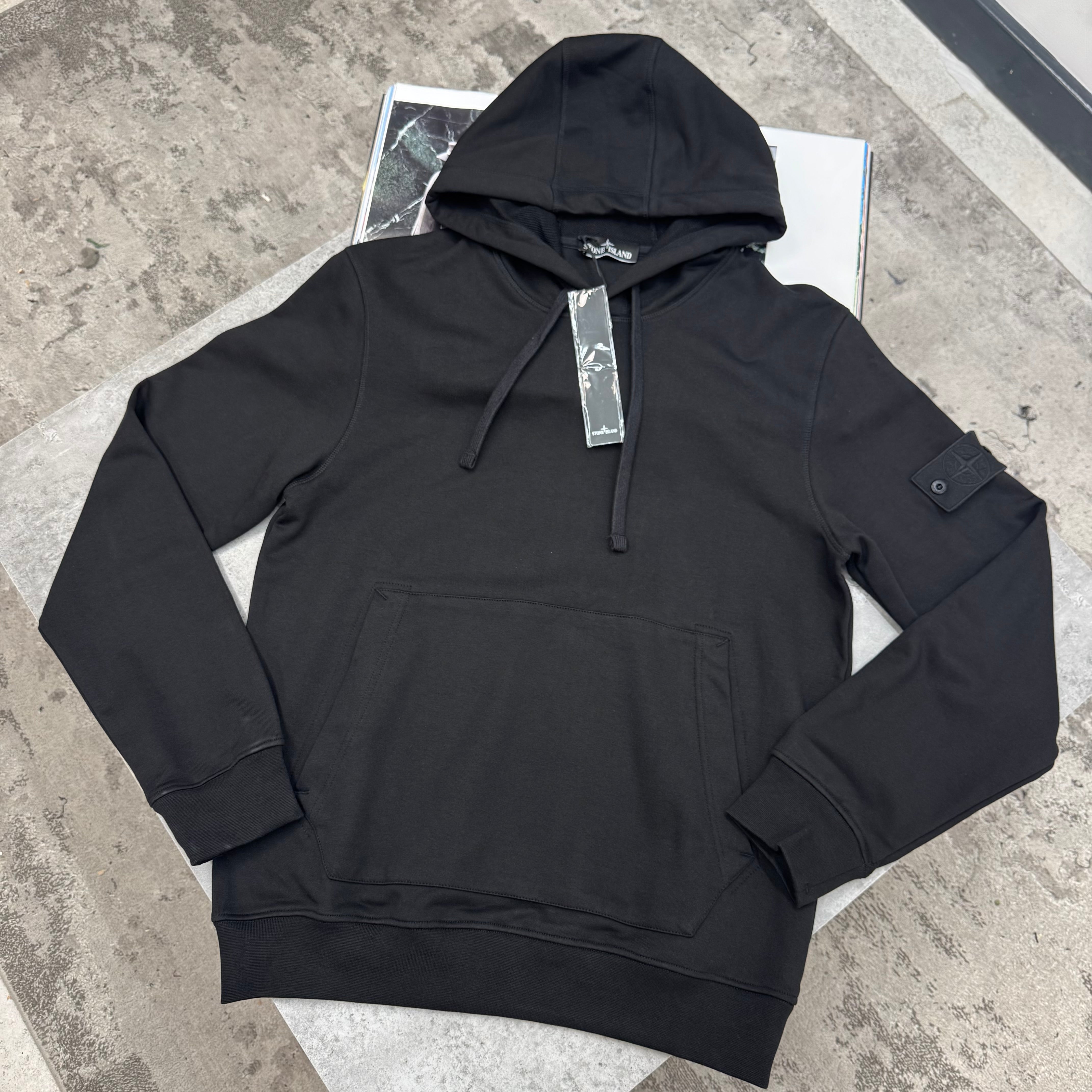 SI - GHOST BADGE HOODIE - BLACK