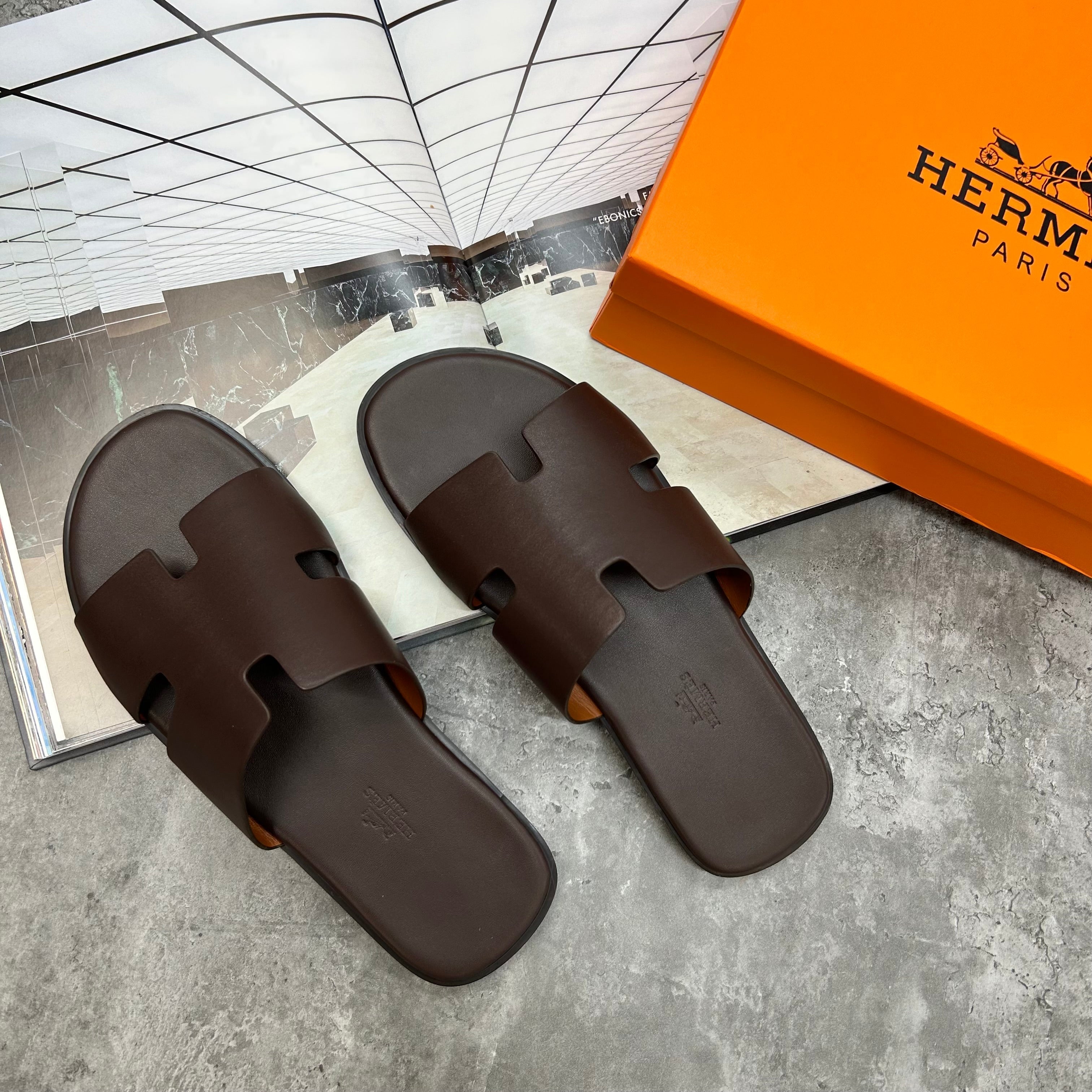 (PRE-ORDER) HMES - SLIDES - BROWN