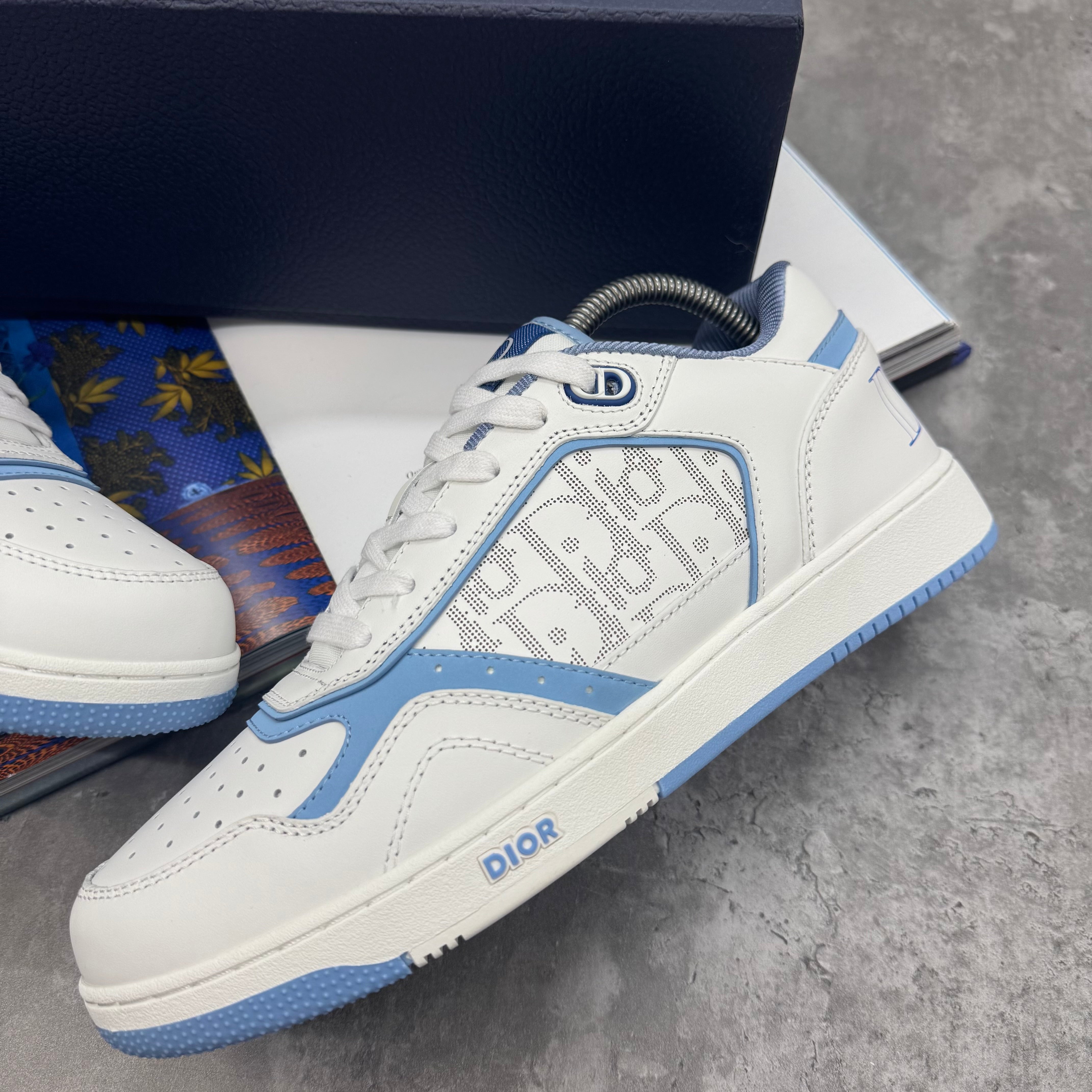 B27 - TRAINER - WHITE/SKY BLUE