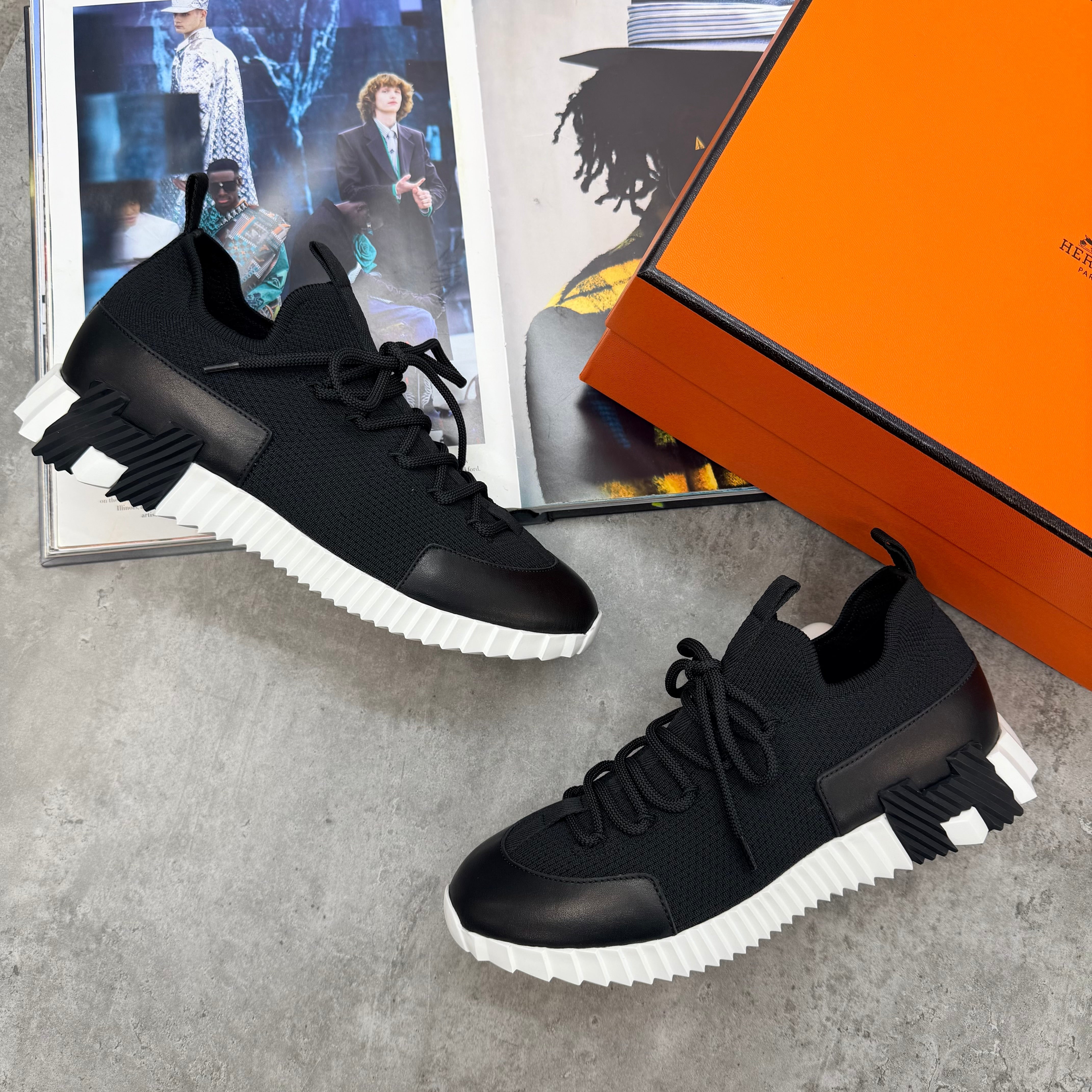 (PRE-ORDER) HMES - TRAINERS - BLACK/WHITE