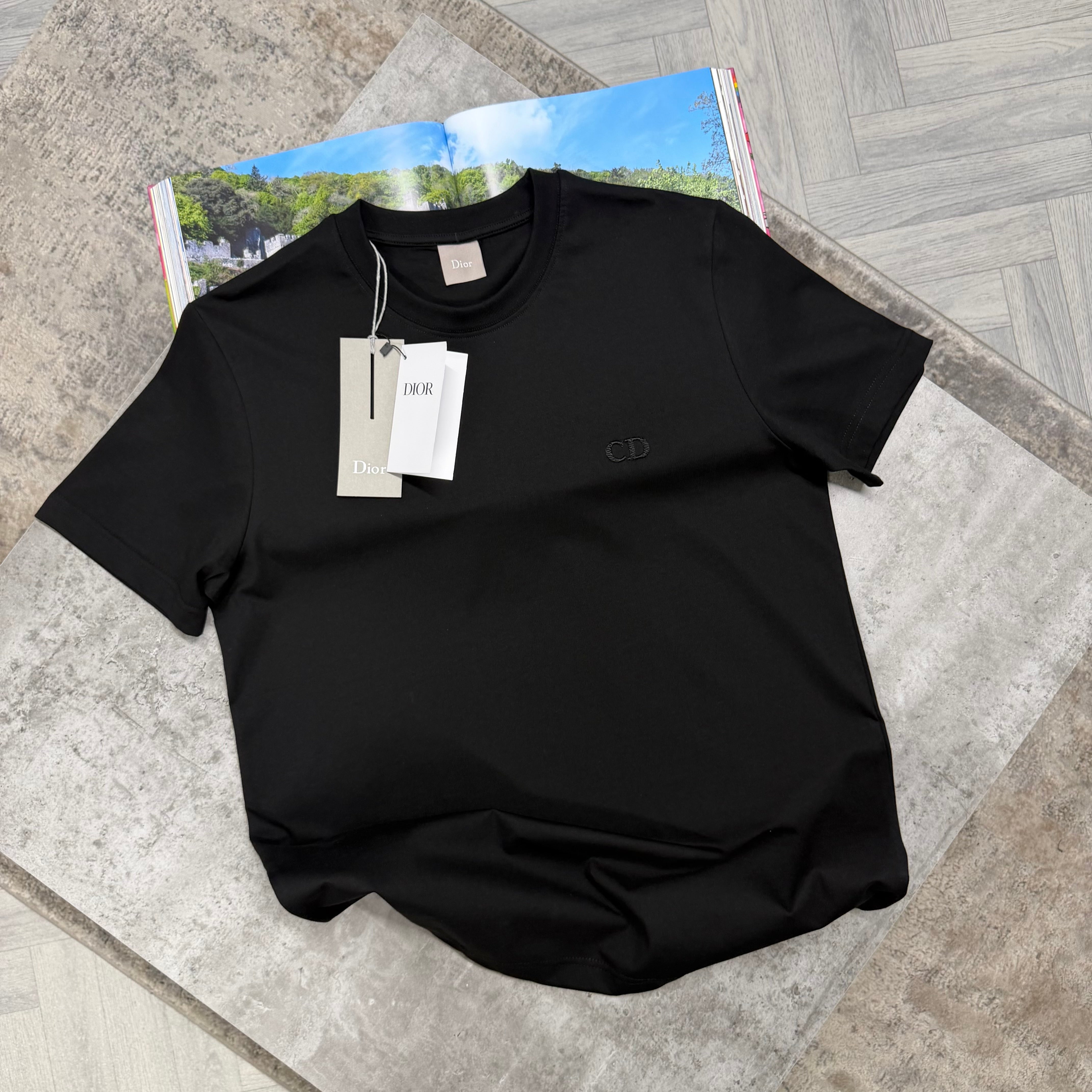 CD SMALL EMBROIDERED LOGO T SHIRT - BLACK