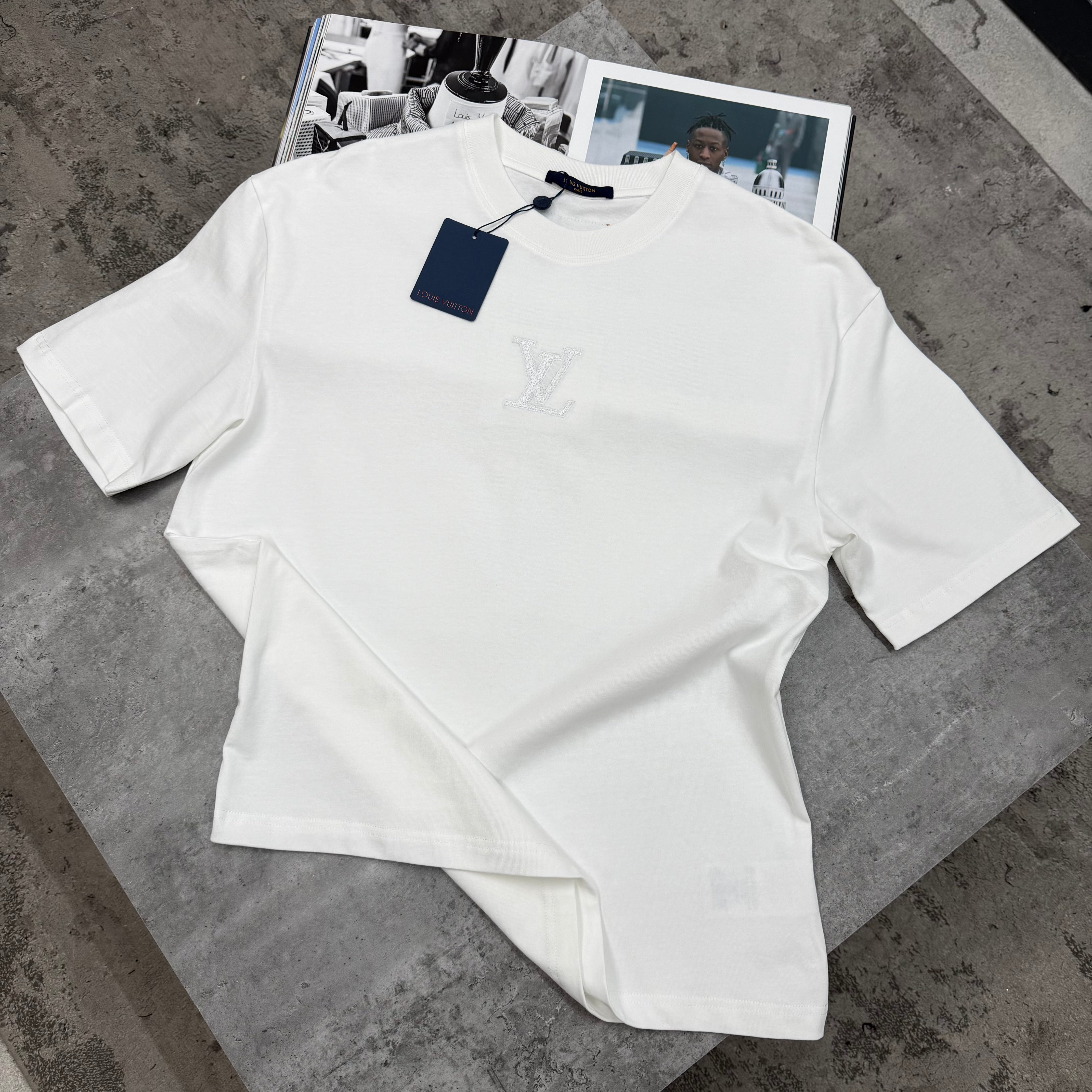 LVE - CENTRE LOGO T-SHIRT - WHITE