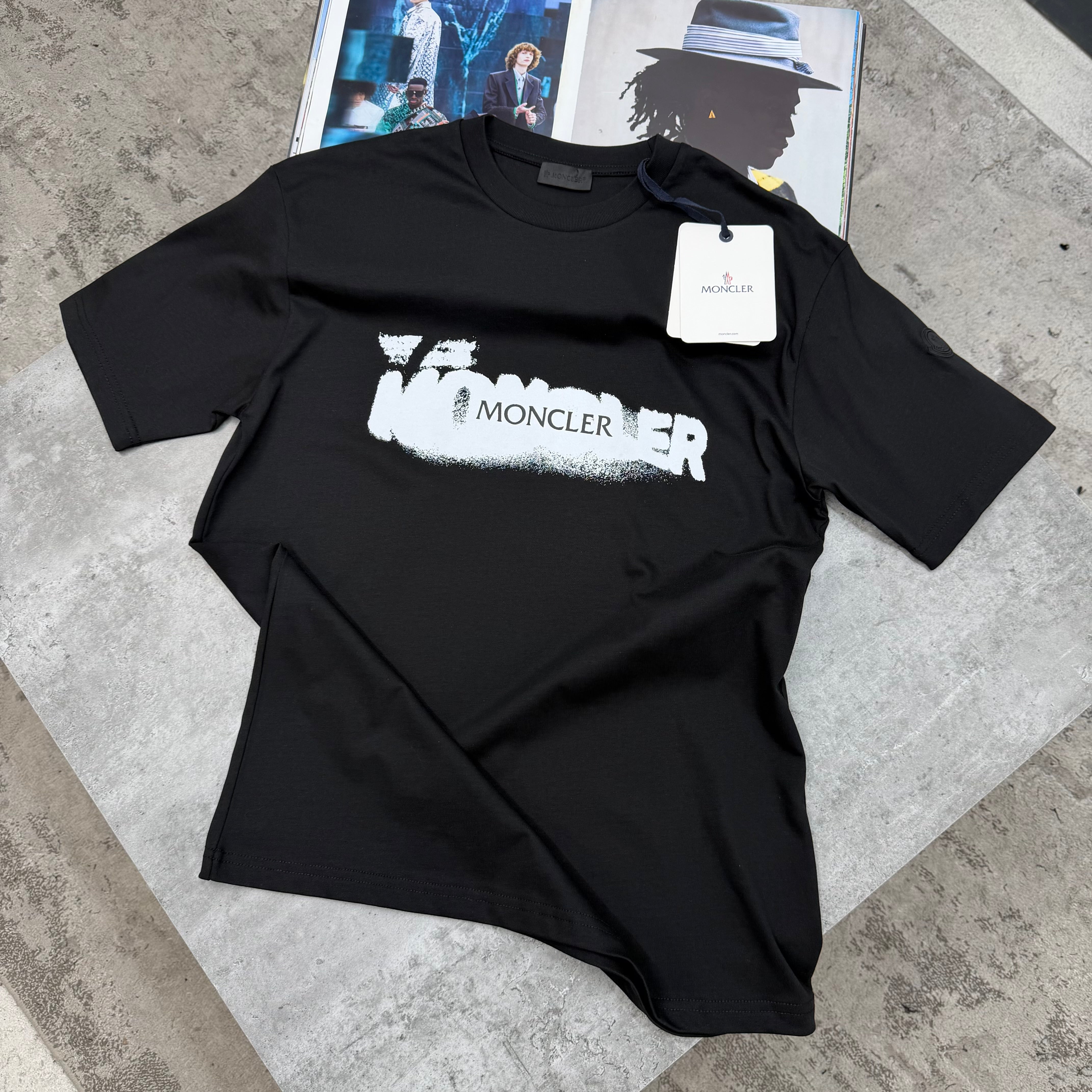 SPRAY LOGO T-SHIRT - BLACK