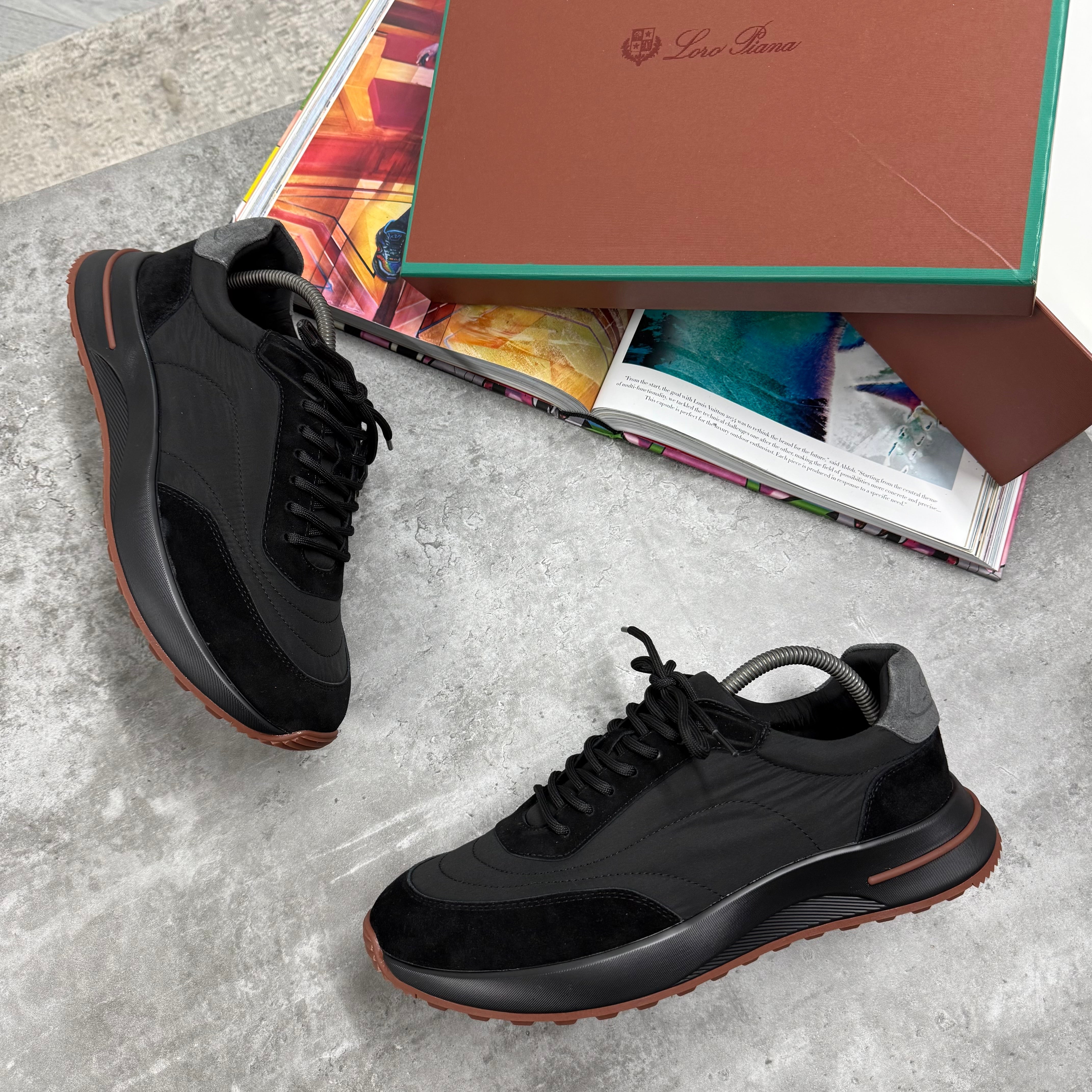 LORO SUEDE RUNNER TRAINER - BLACK