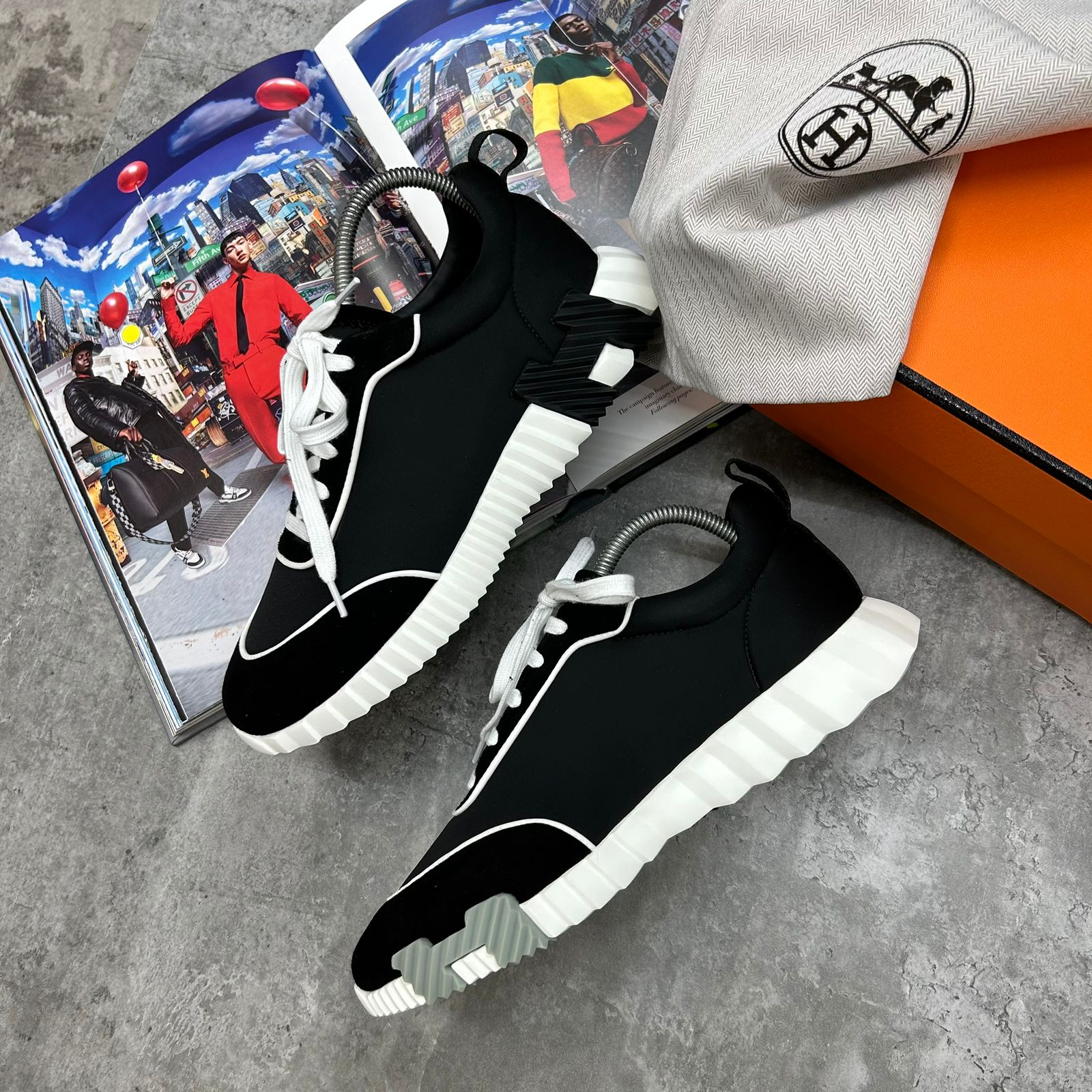 HMES - BOUNCING TRAINERS - BLACK/WHITE