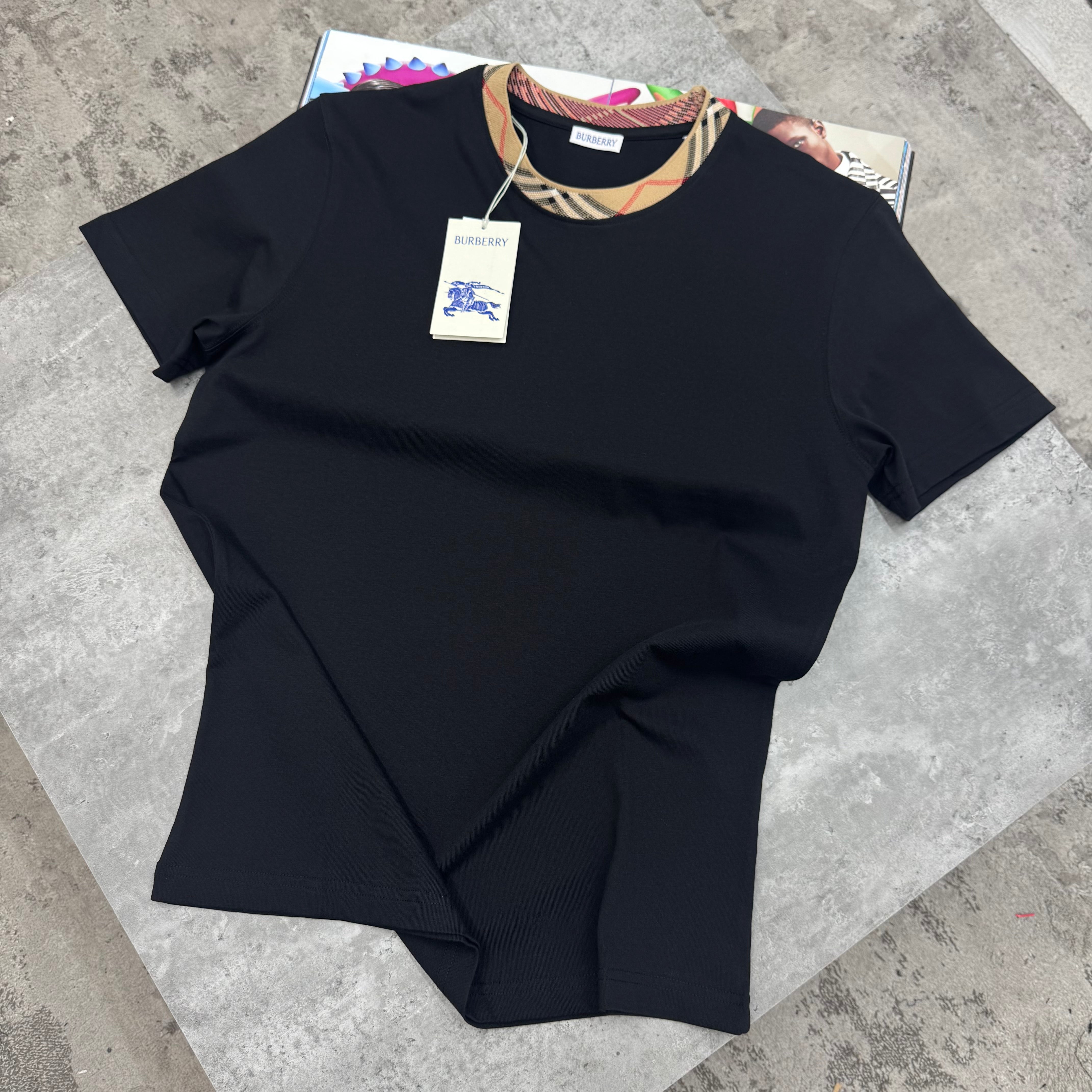 BURB - COLLAR PRINT T-SHIRT - BLACK
