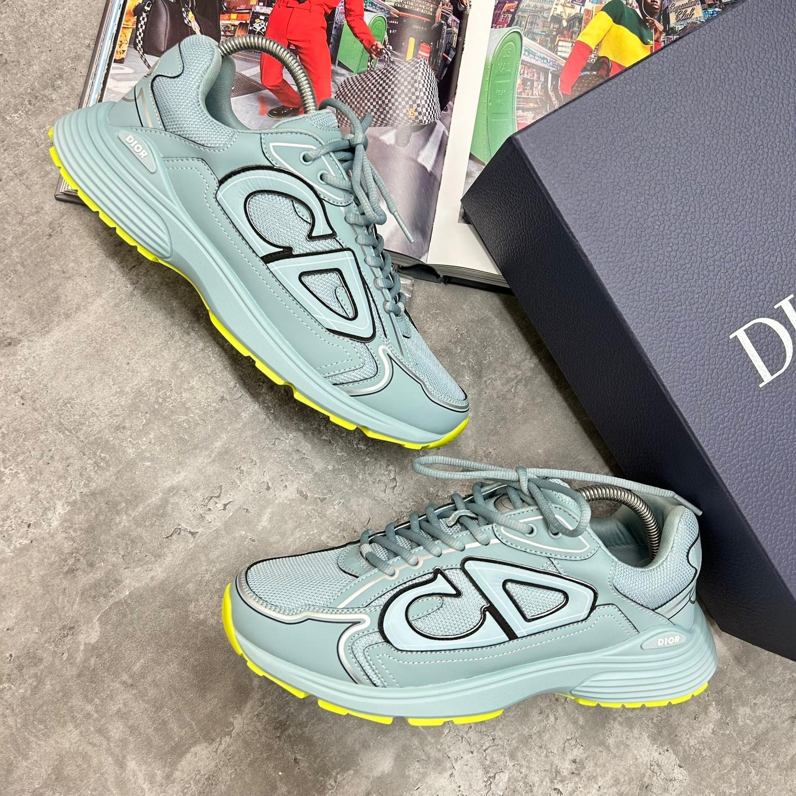 B30 TRAINER - MINT (PRE-ORDER)