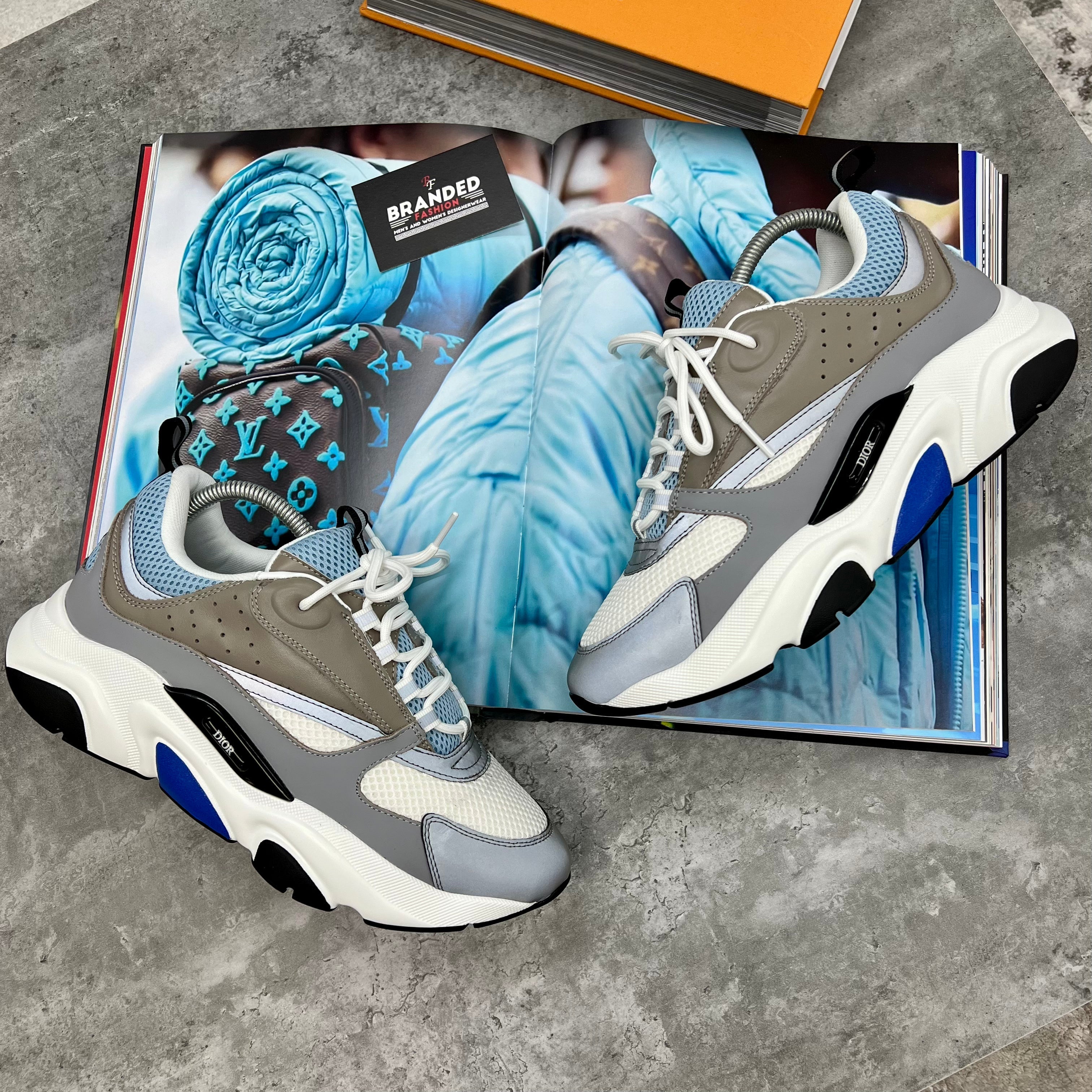 (PRE-ORDER) B22 TRAINER - BABY BLUE