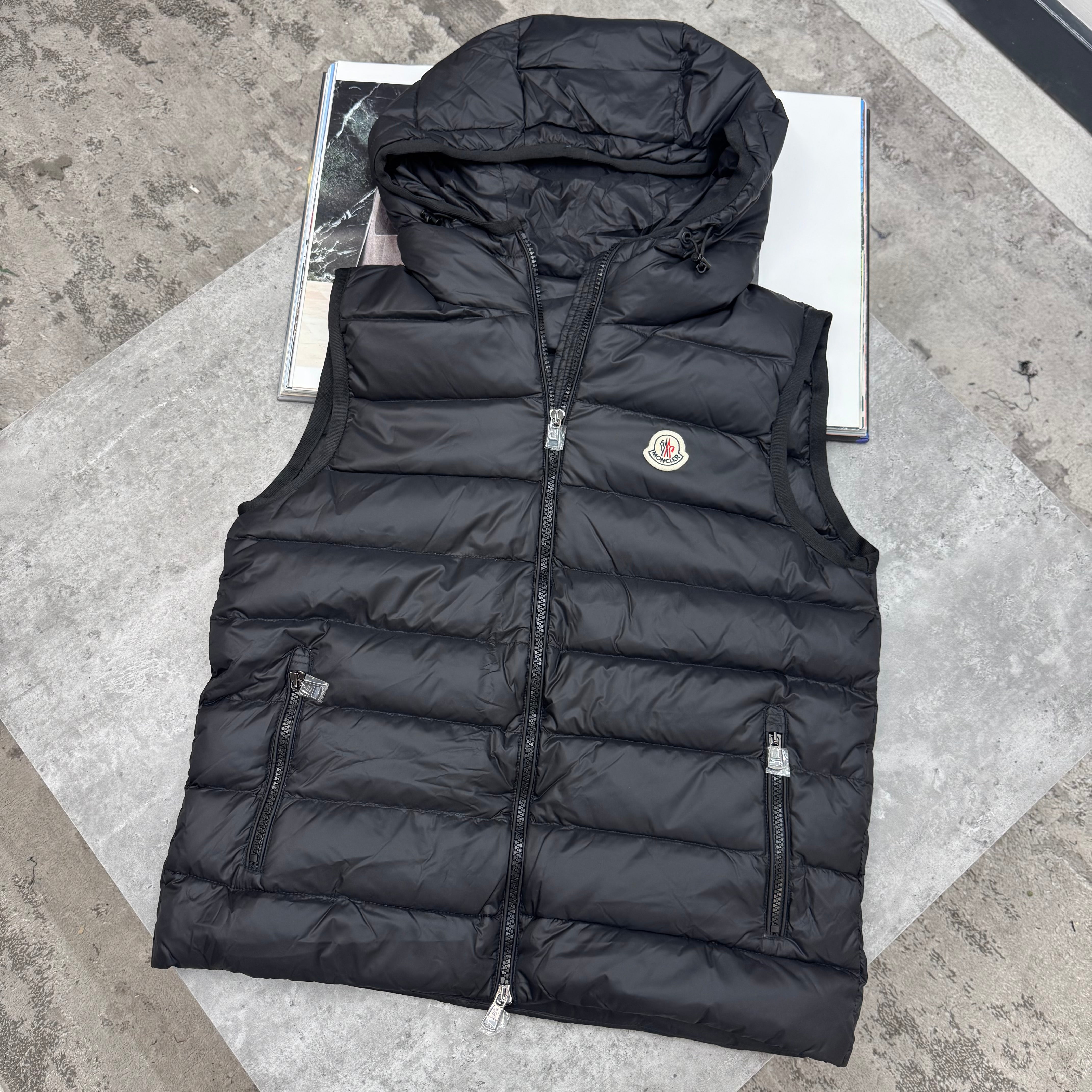 MNCLR - HOODED GILET - BLACK