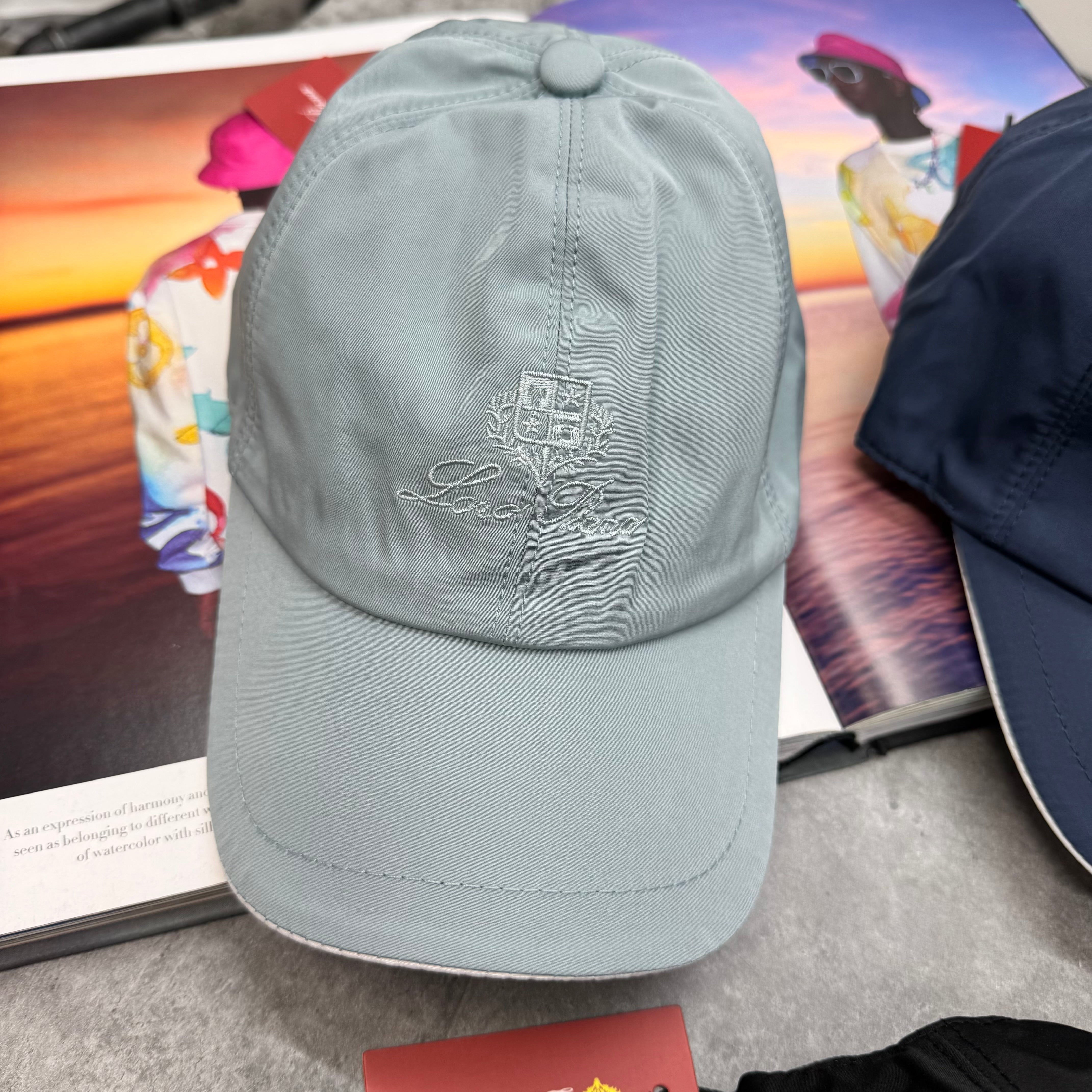 LORO - CAPS