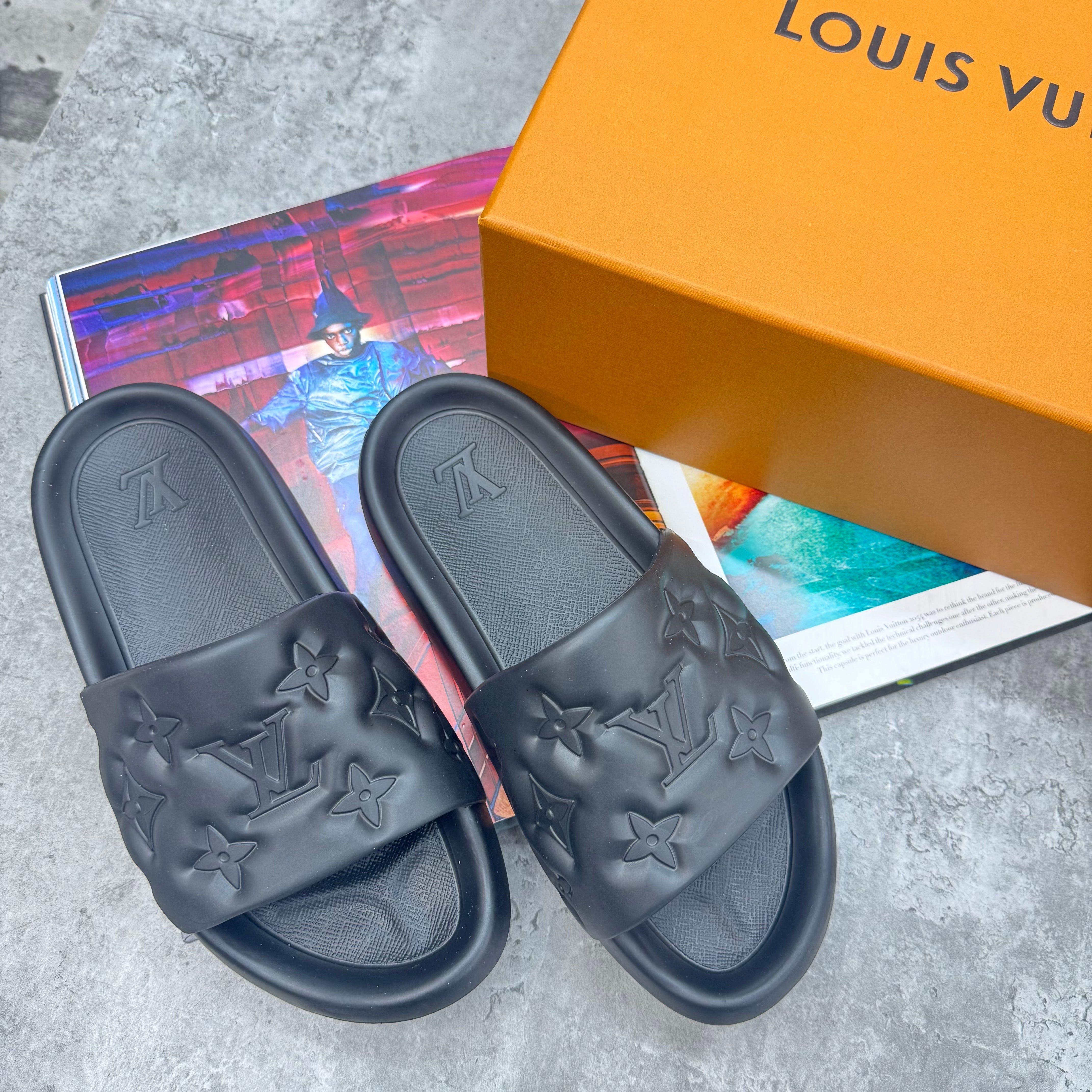 LVE - MONOGROM SLIDES - BLACK