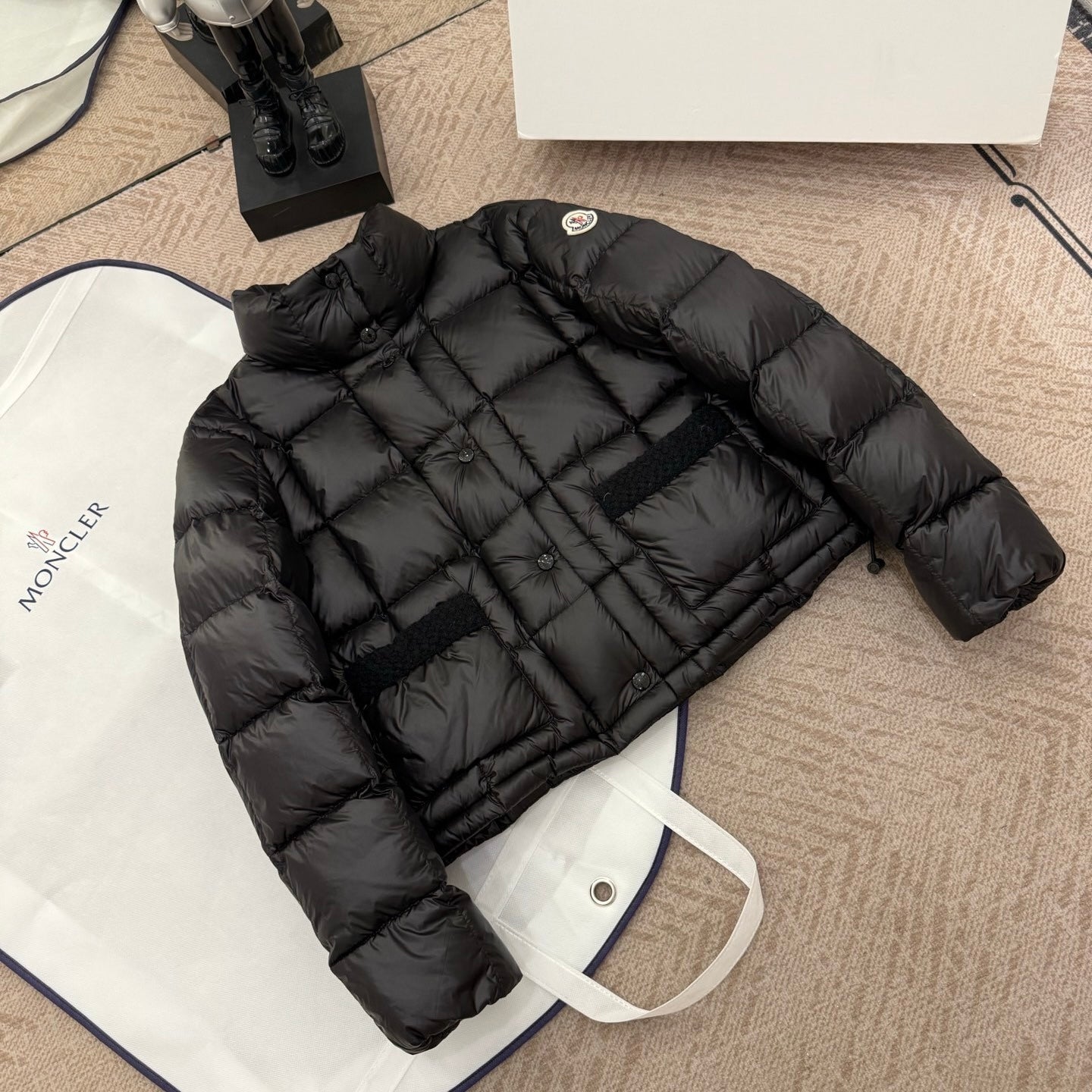 (PRE-ORDER) MNCLR - WOMENS COAT - BLACK