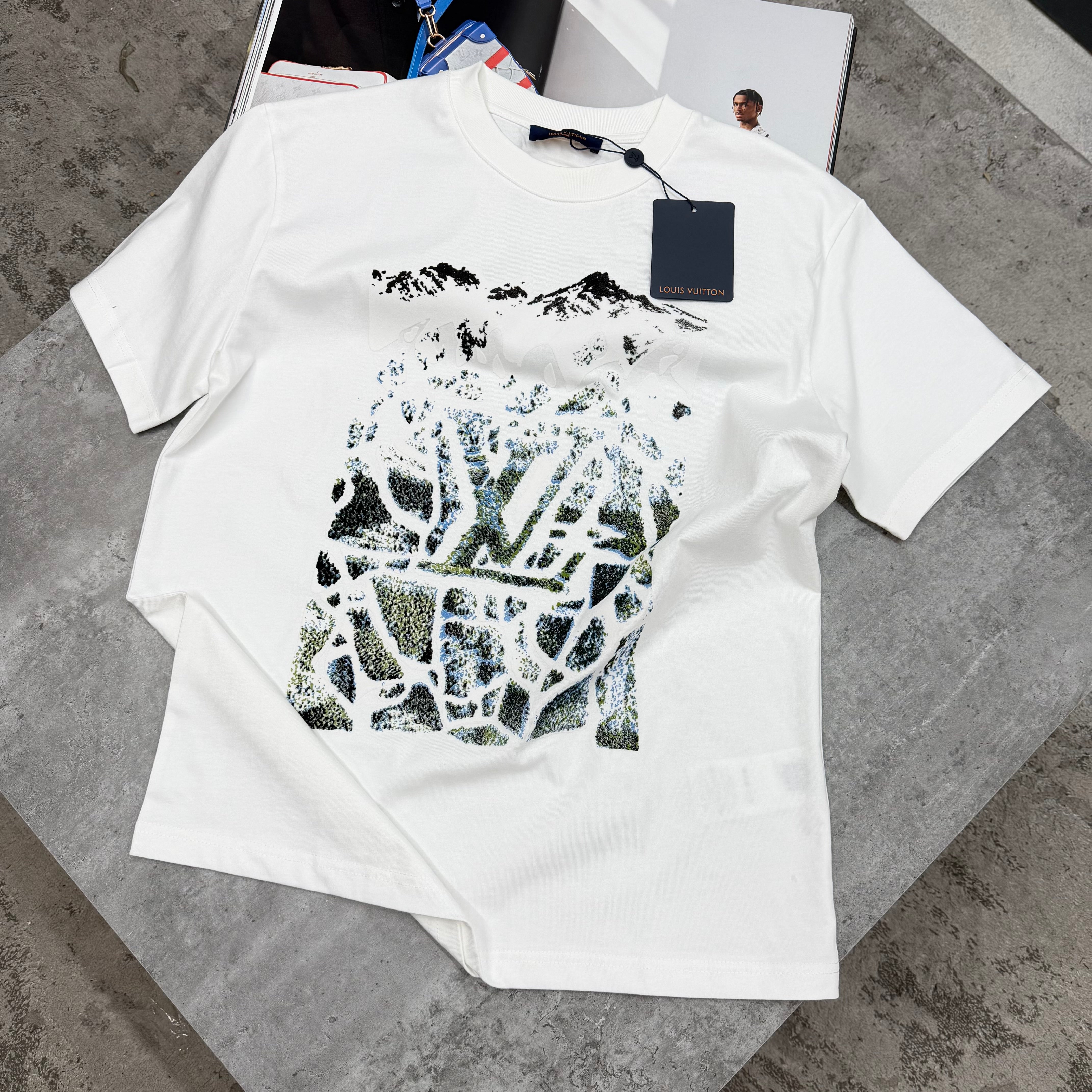LVE - MOUNTAIN T-SHIRT - WHITE