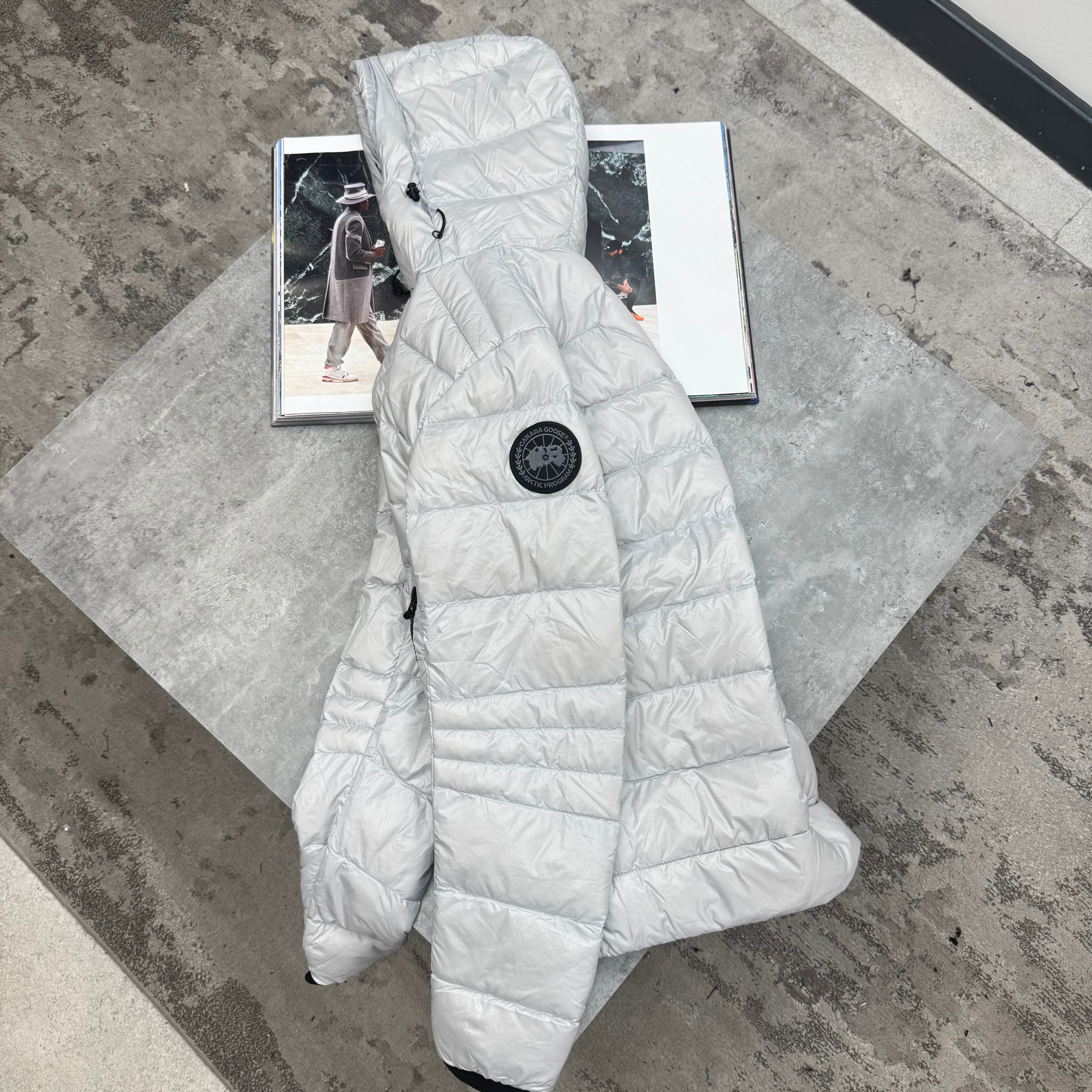 CG - BLACK BADGE COAT - LIGHT GREY