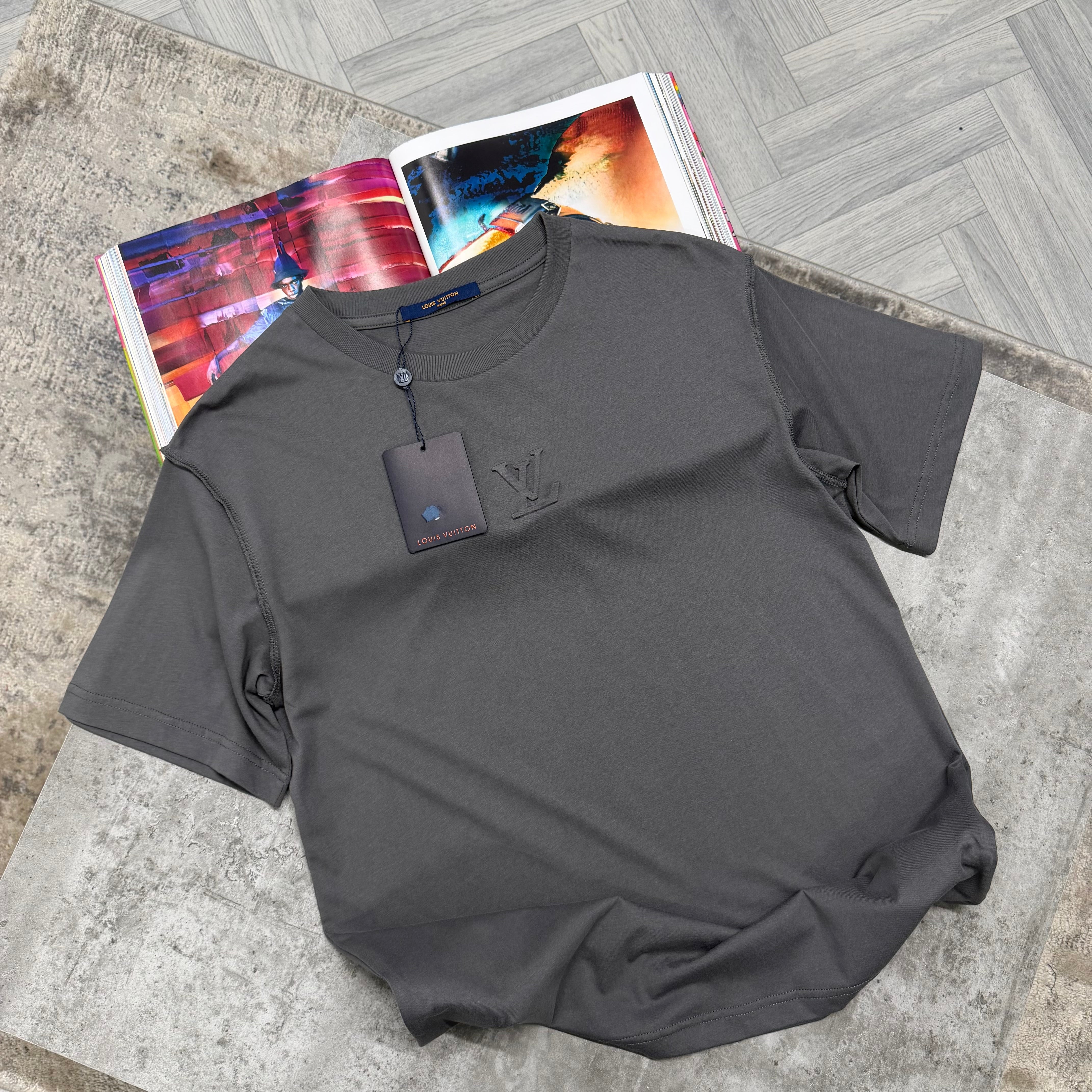 LVE CENTRE LOGO T SHIRT - CHARCOAL
