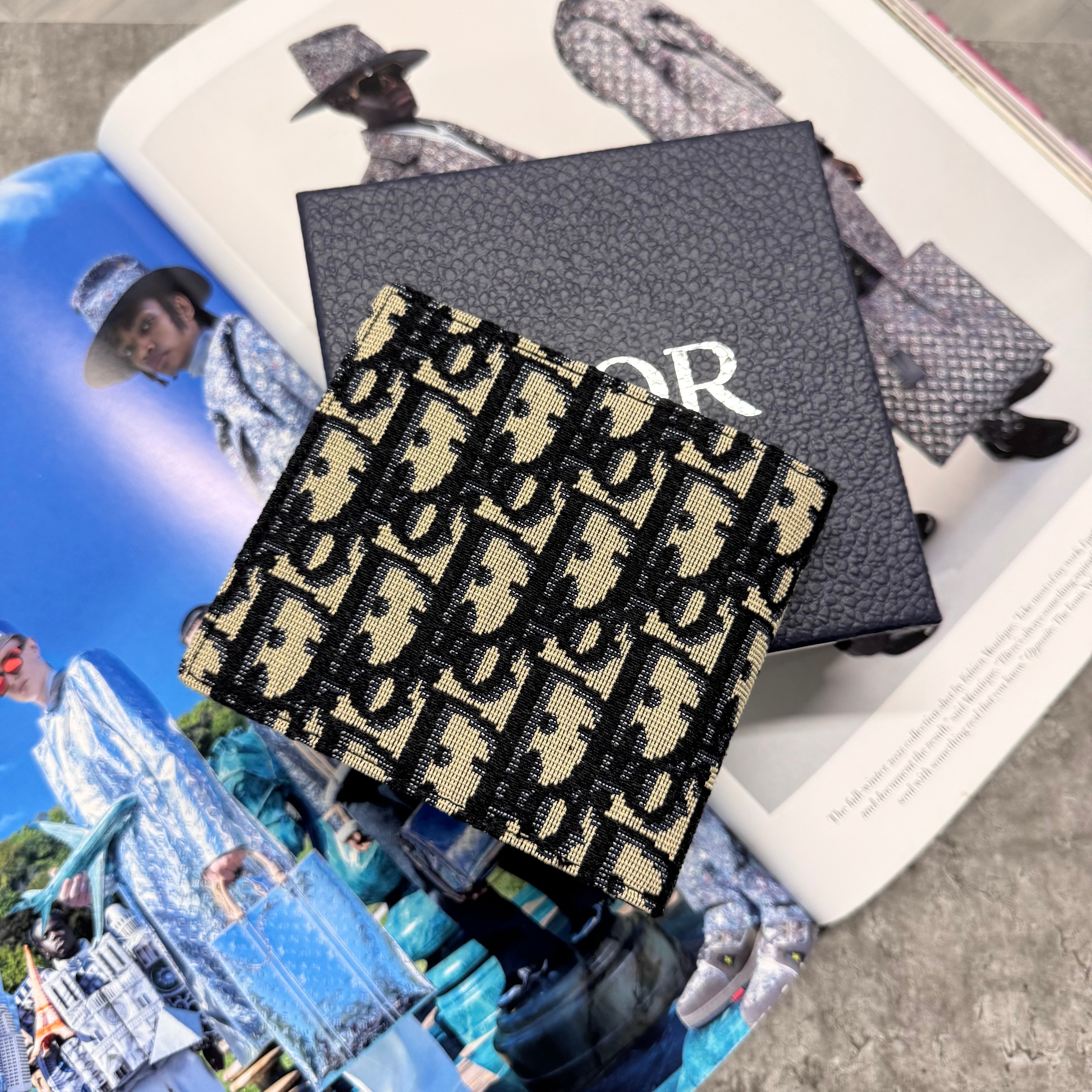 (PRE ORDER) CD OBLIQUE WALLET - CREAM