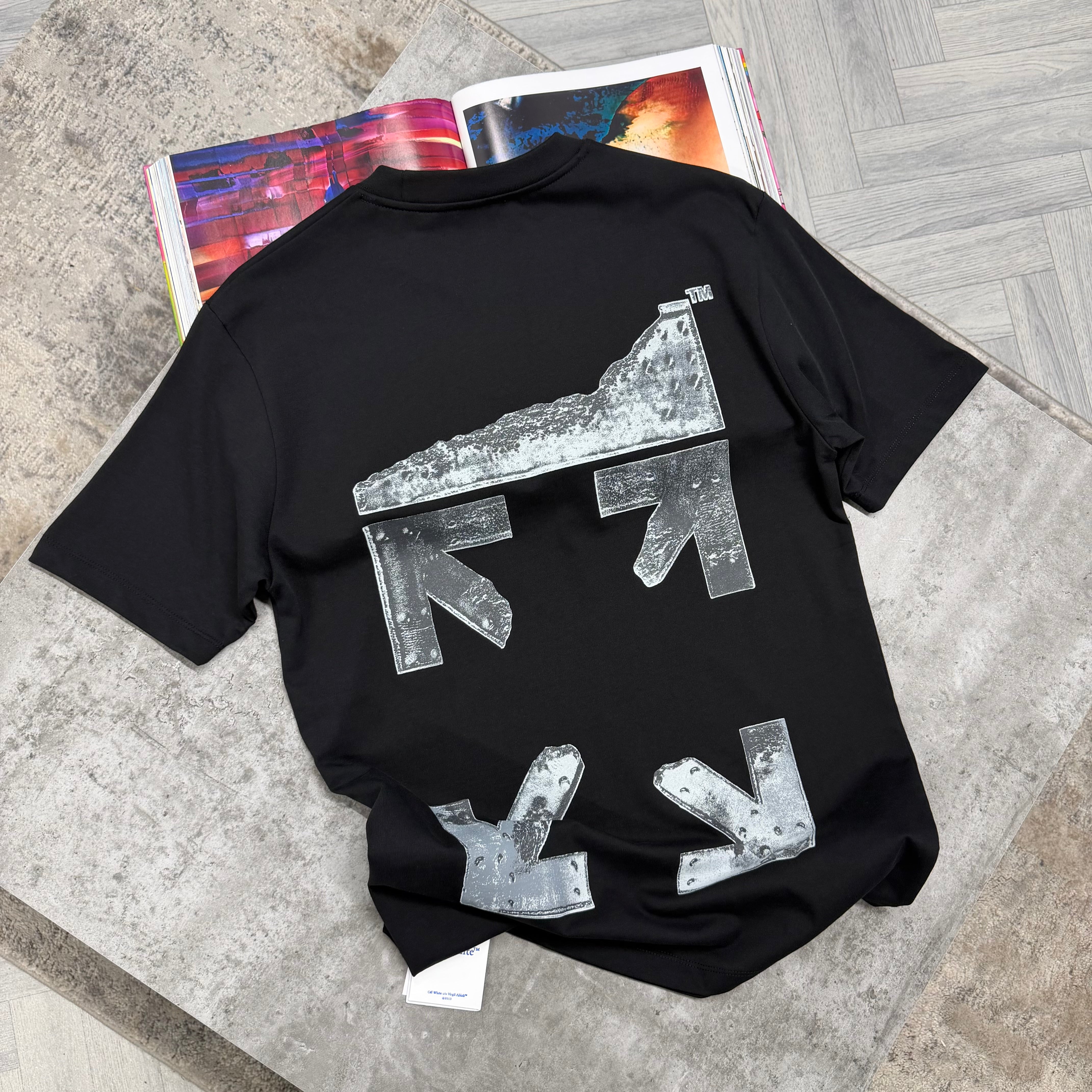 OW METAL ARROW T SHIRT - BLACK