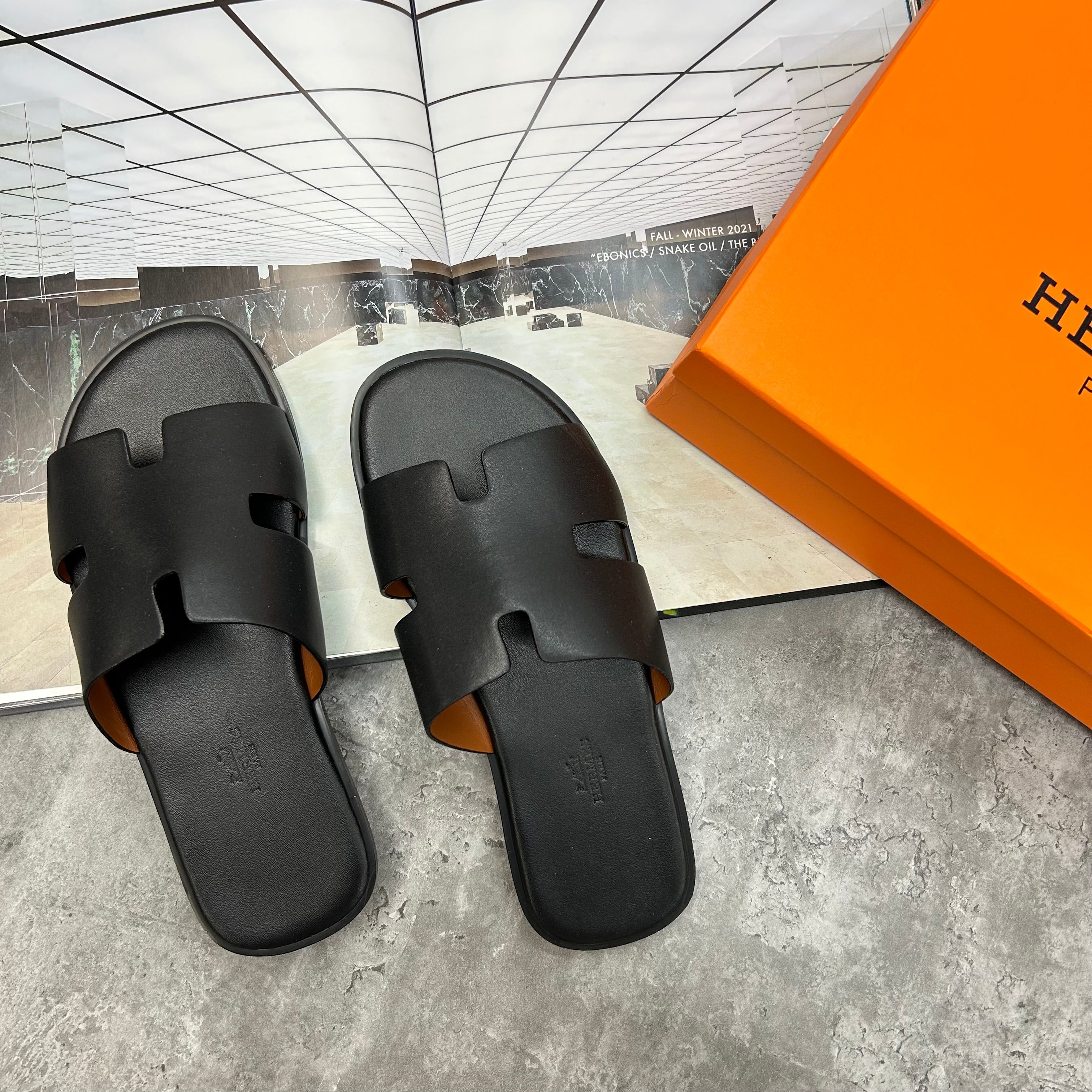 (PRE-ORDER) HMES - SLIDES - BLACK