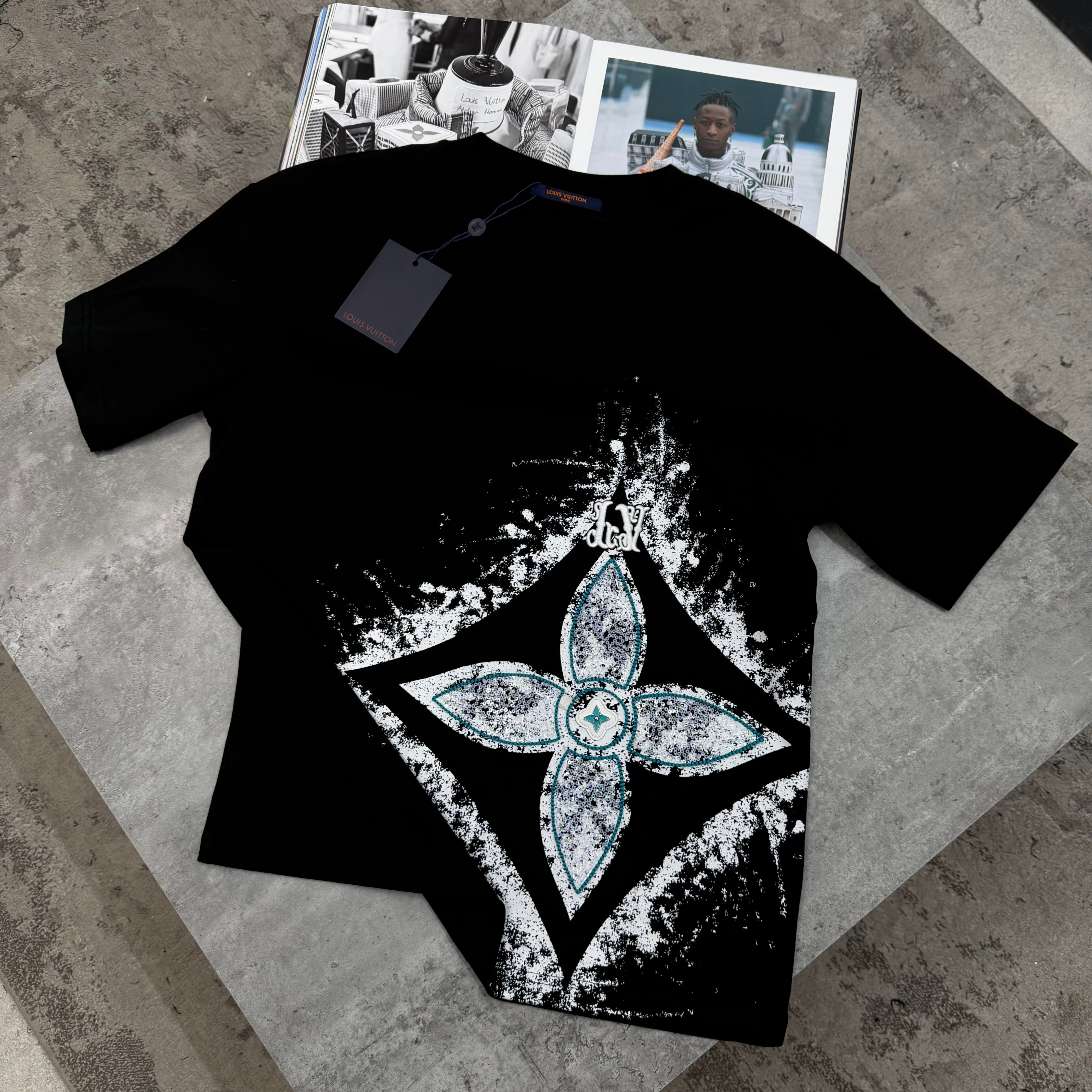 LVE - T-SHIRT - BLACK