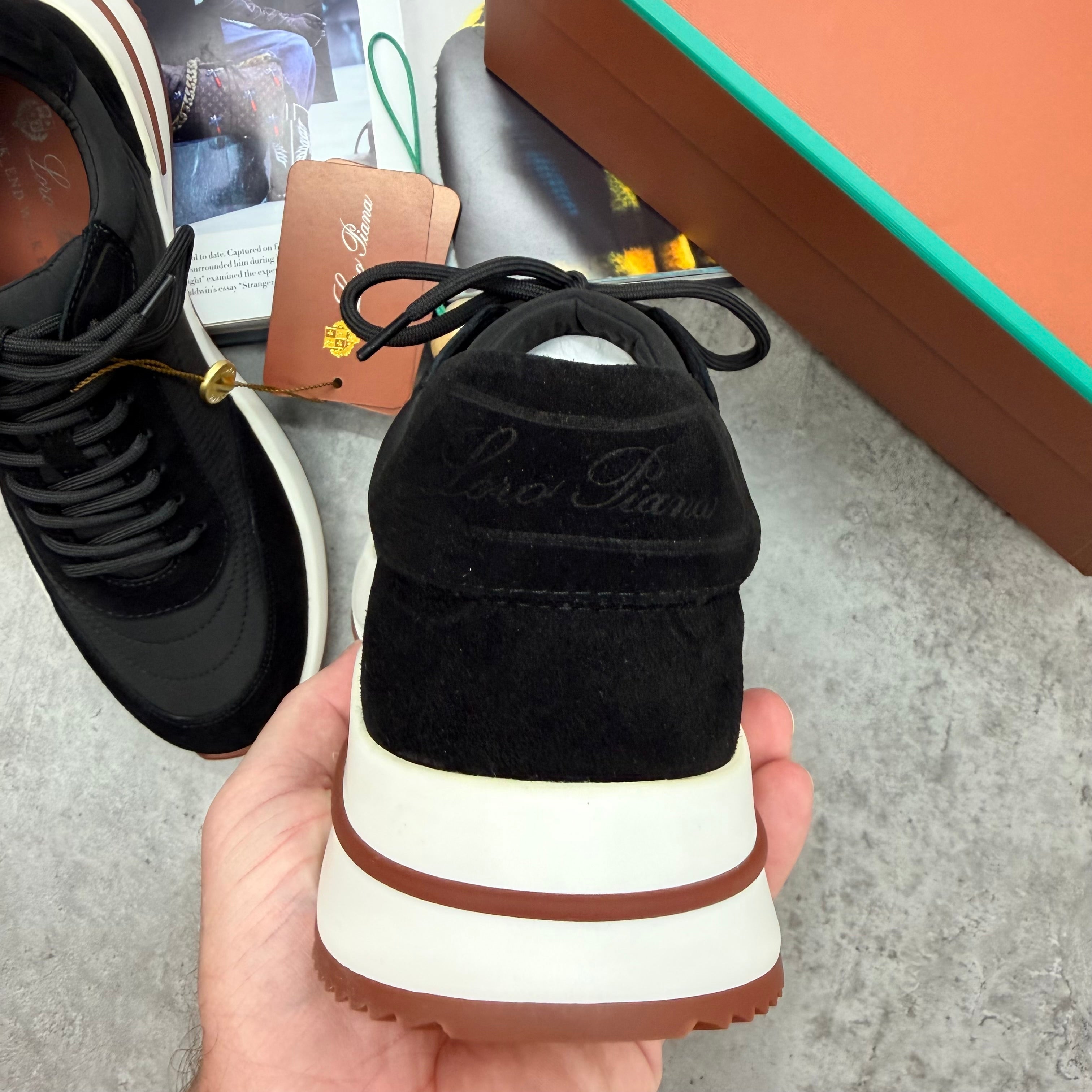 (PRE-ORDER) LORO - TRAINERS - BLACK
