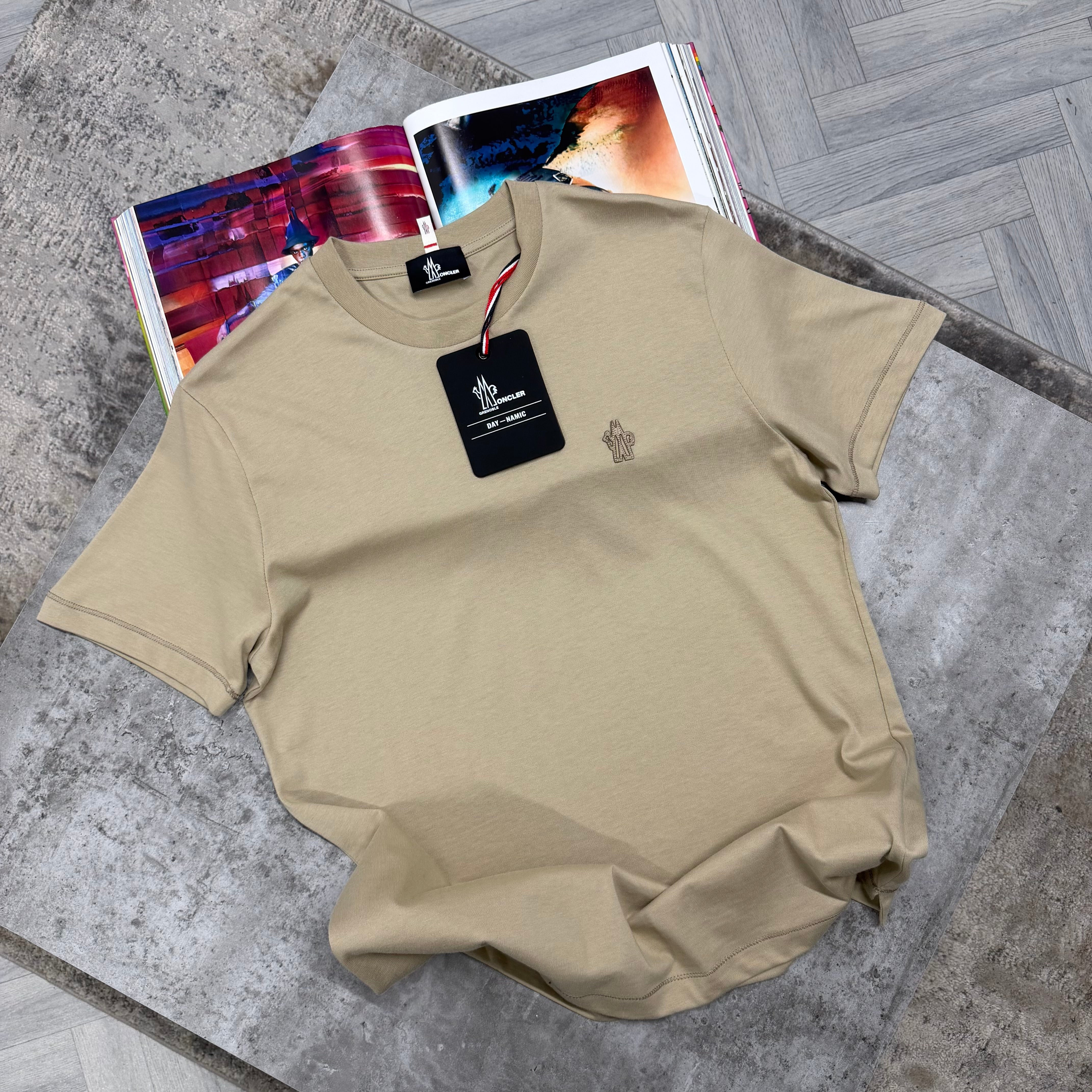 MNCLR GRENOBLE BADGE T SHIRT - CAMEL