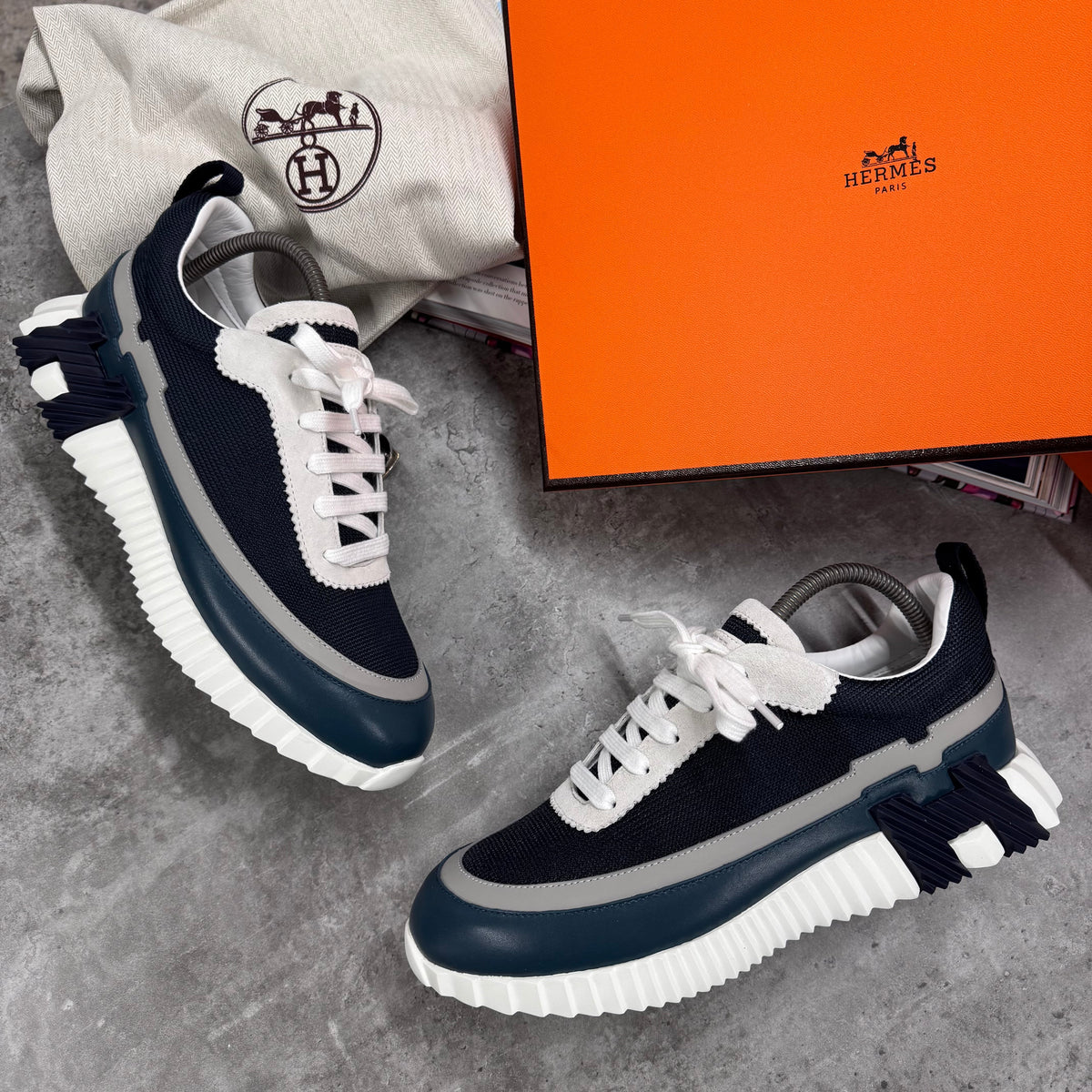 H TRAINERS - BLACK / BLUE
