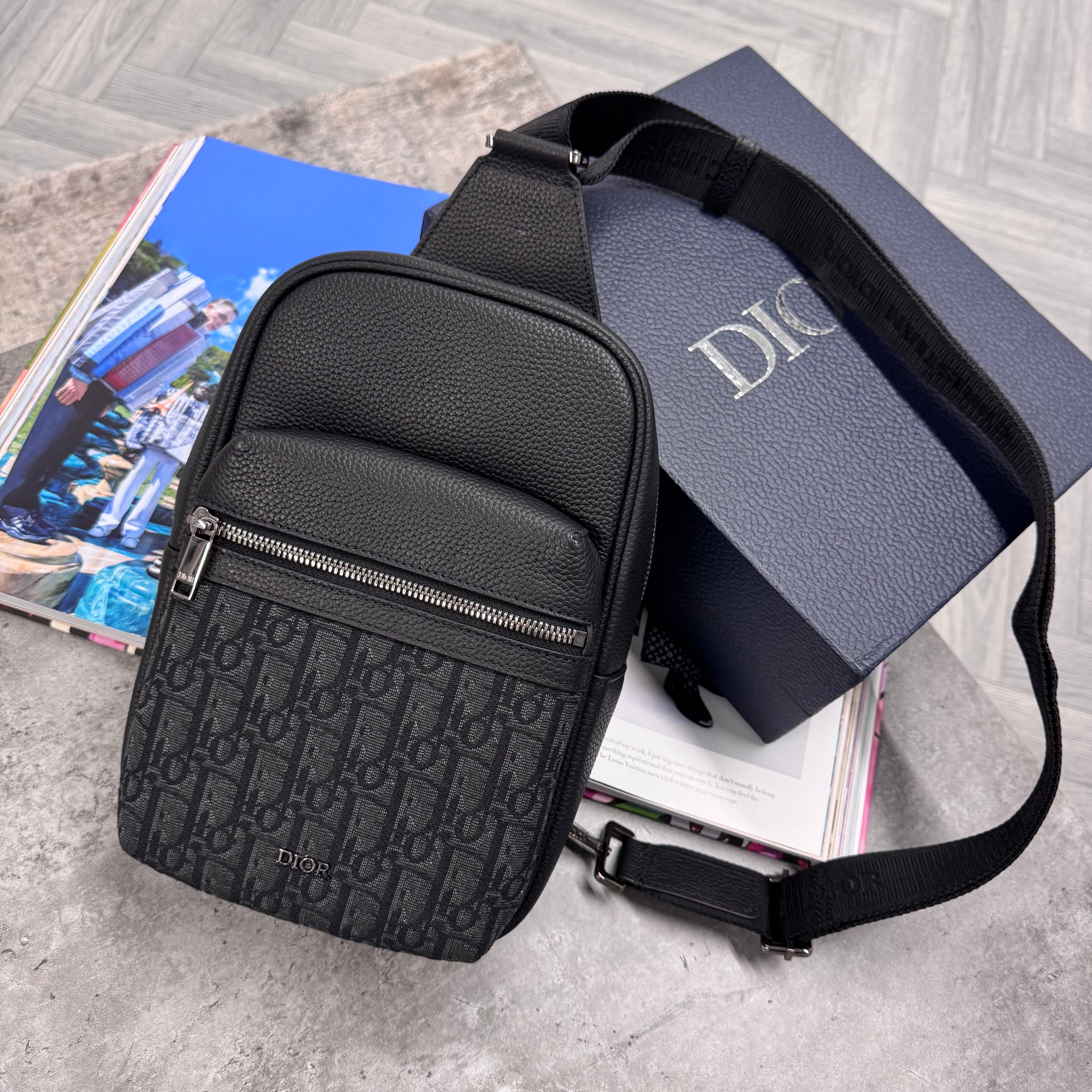 CD CROSSBODY SLING BAG - BLACK